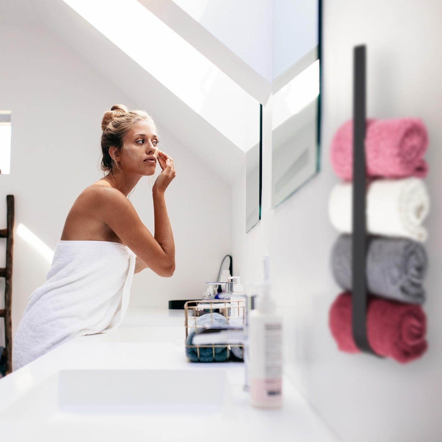 B2X Schwarzer Handtuchhalter aus Edelstahl