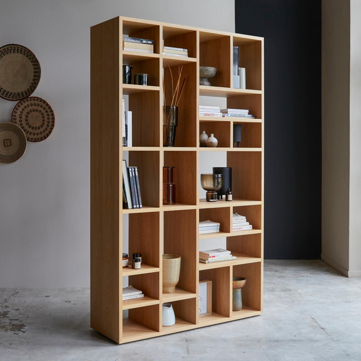 Tikamoon Hohes Bücherregal aus Eiche Eyota