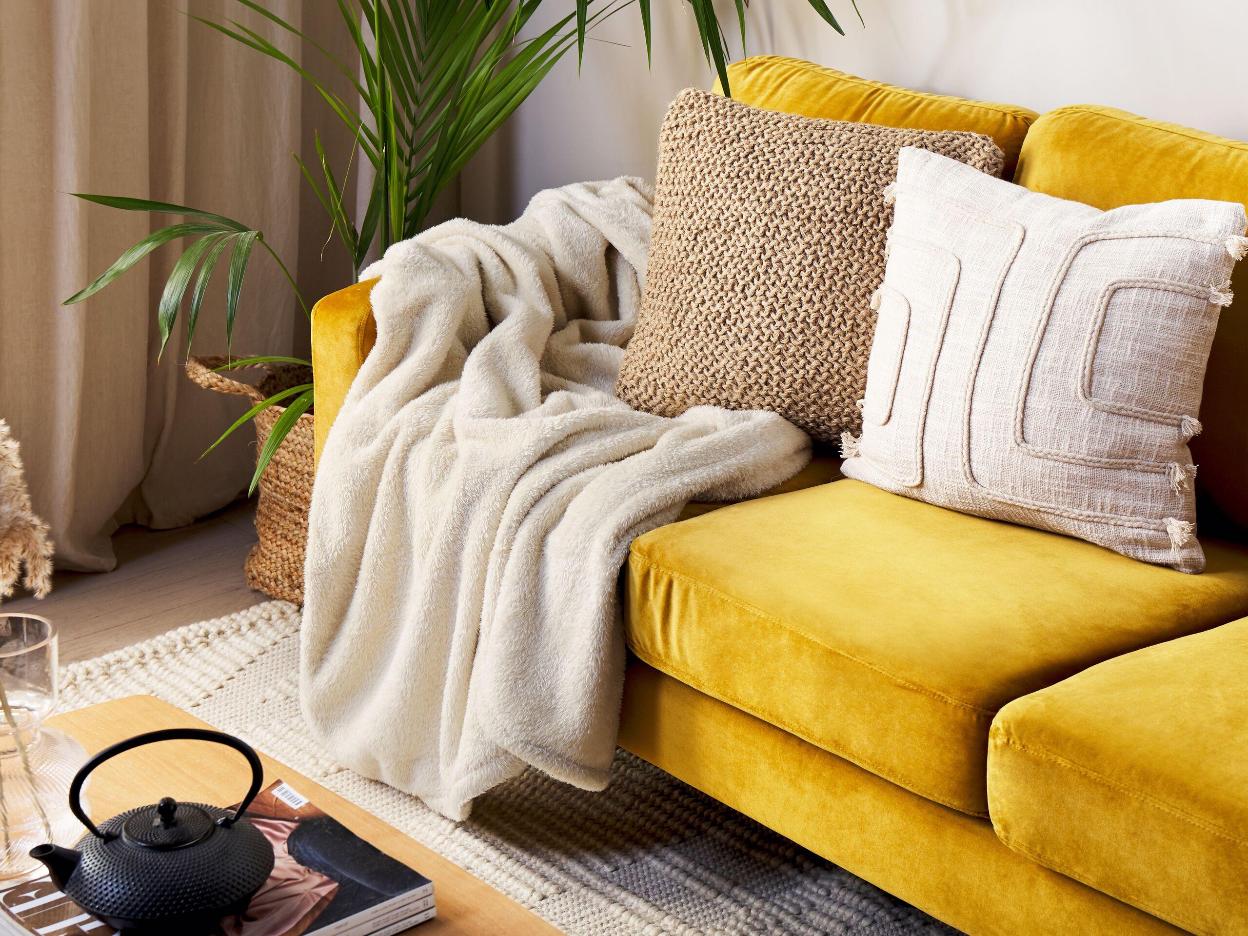 Beliani Kuscheldecke aus Polyester Klassisch NAMDU