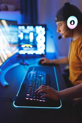 Surefire Gaming SureFire Silent Flight RGB-680 Gaming-Mauspad Schwarz