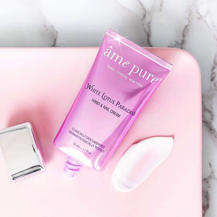 âme pure HOLIDAY GLOW Geschenkset: Luxe Lash Wimpernserum, Feuchtigkeitsserum für das Gesicht, Körpercreme, Handcreme