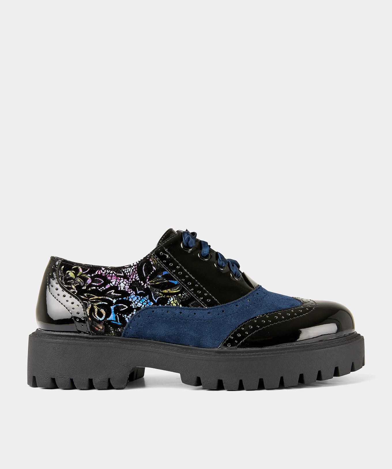 Joe Browns Brogues mit Band-Schnürung und floralen Details