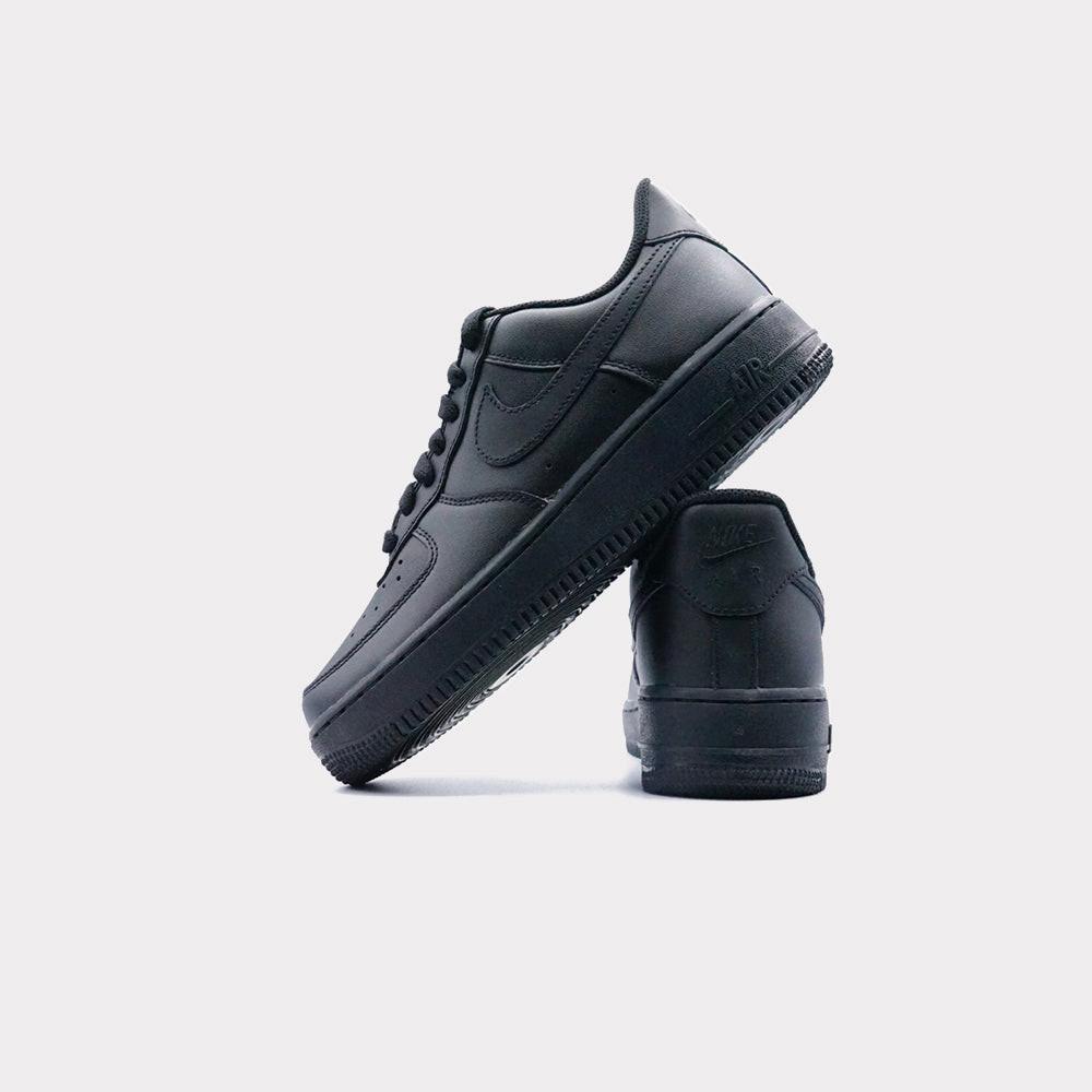 NIKE Air Force 1 - Black (W)