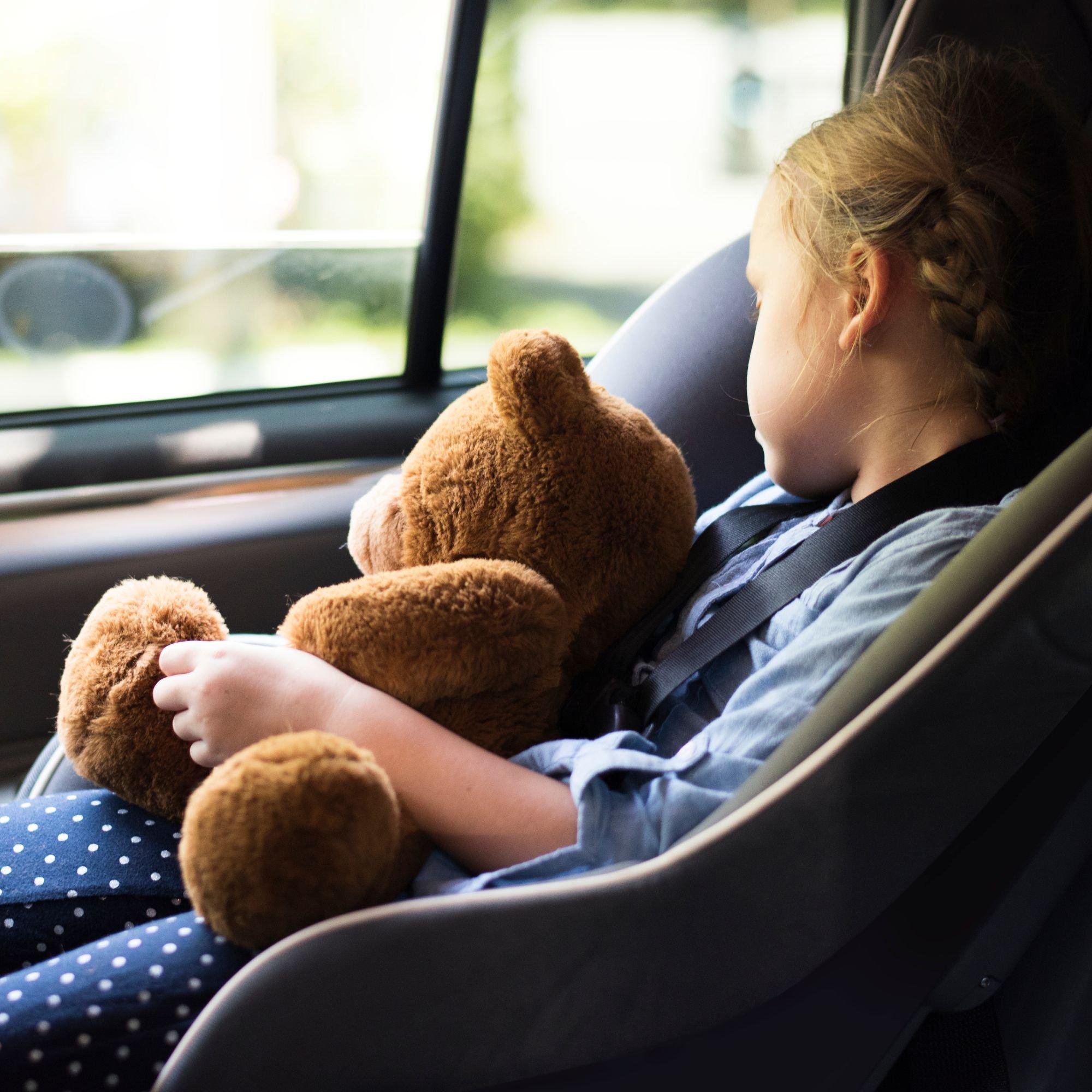 FableKids Autokindersitz Autositz Kinderautositz Kindersitz Sitzerhöhung ECE