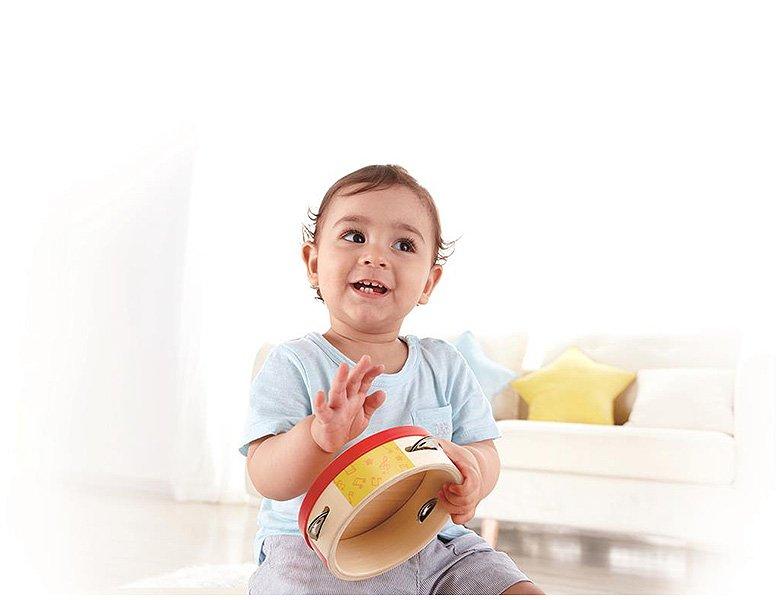 Hape Buntes Tamburin von | Holztamburin Trommel für Kinder, Musikinstrument für Kinder ab 12 Monaten