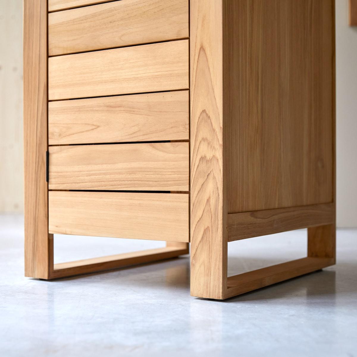 Tikamoon Schmaler Esszimmerschrank aus massivem Teakholz Minimalys