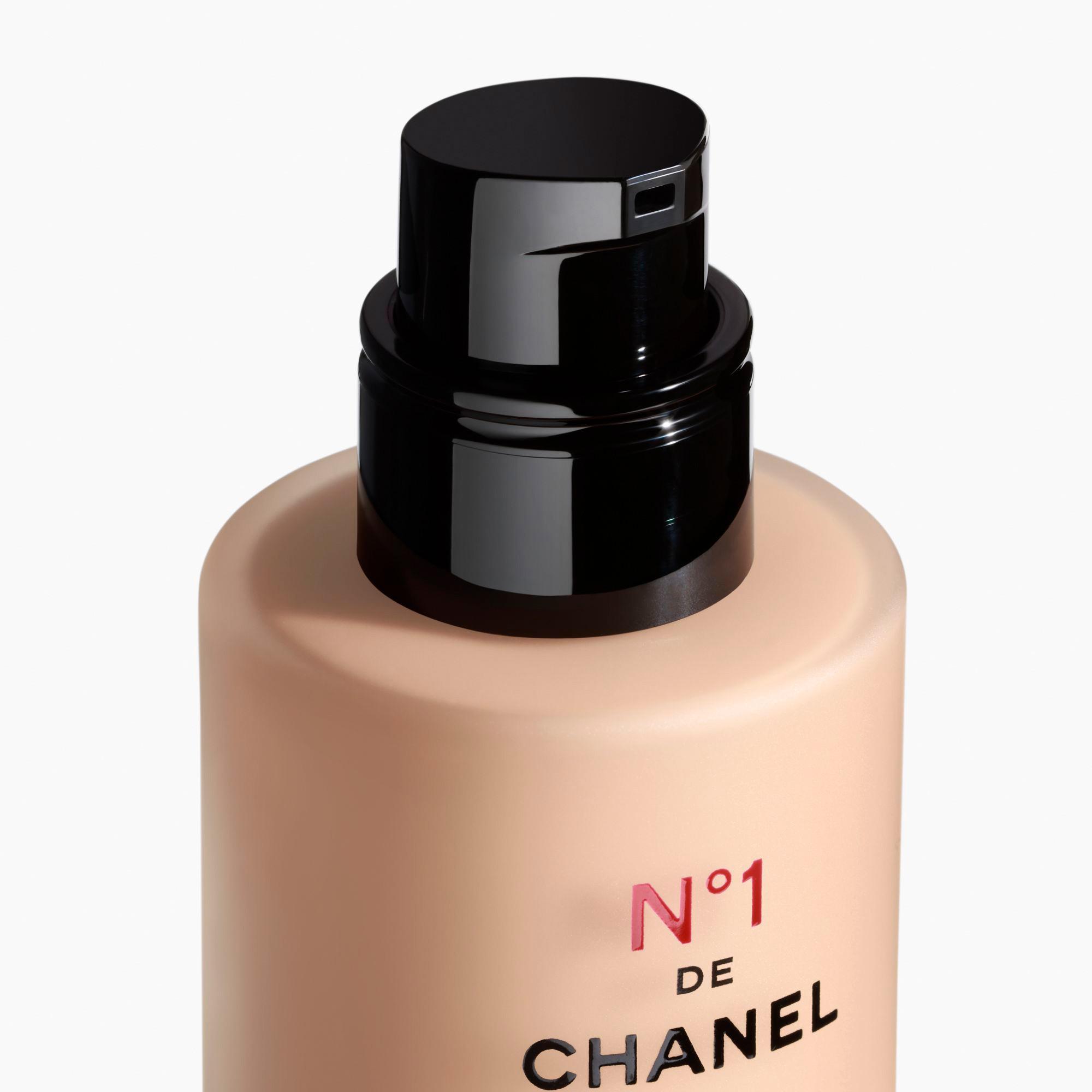 CHANEL N°1 DE CHANEL REVITALISIERENDE FOUNDATION verleiht leuchtkraft - spendet feuchtigkeit - schützt
