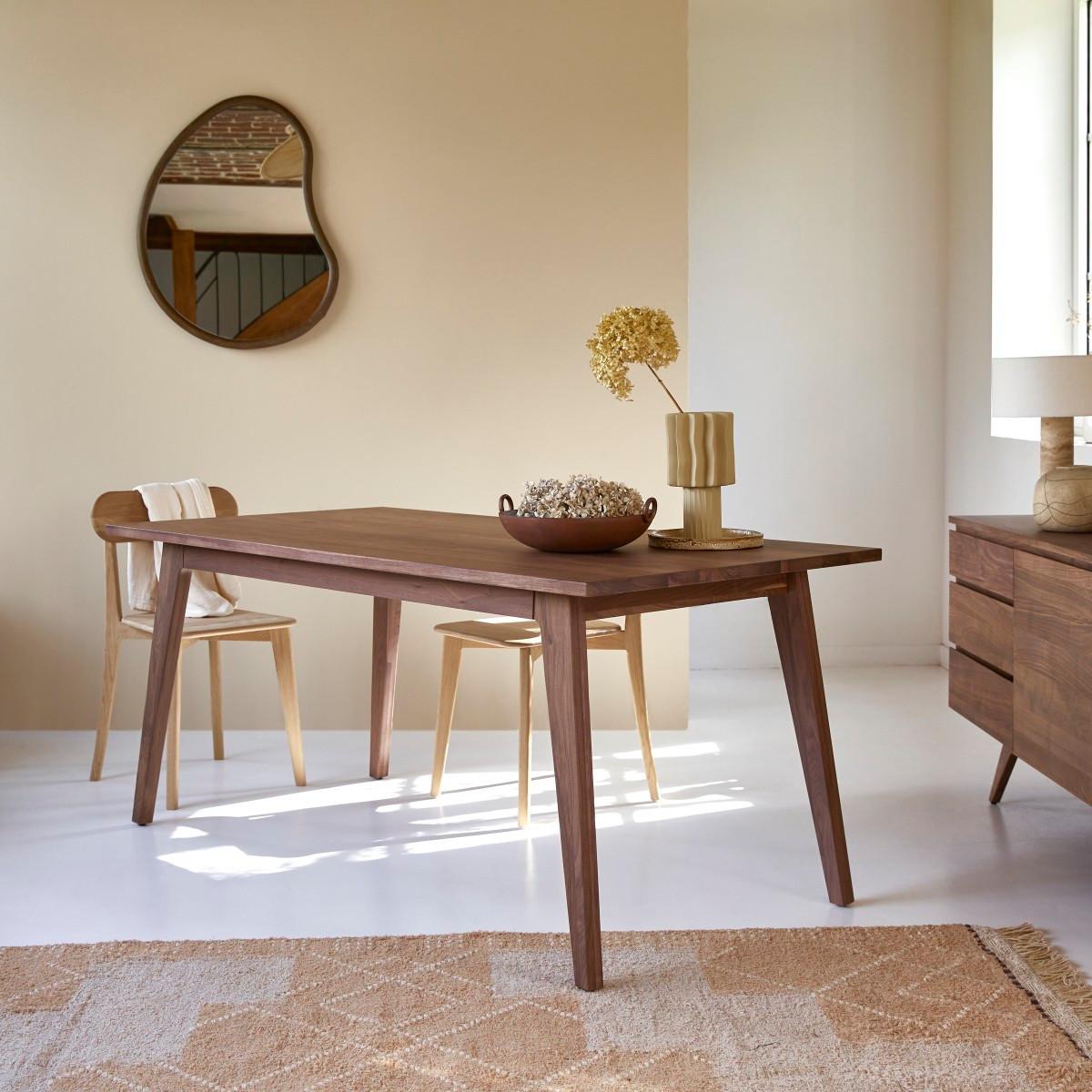 Tikamoon Esstisch aus massivem Nussbaum 6/8 Pers. Esmée