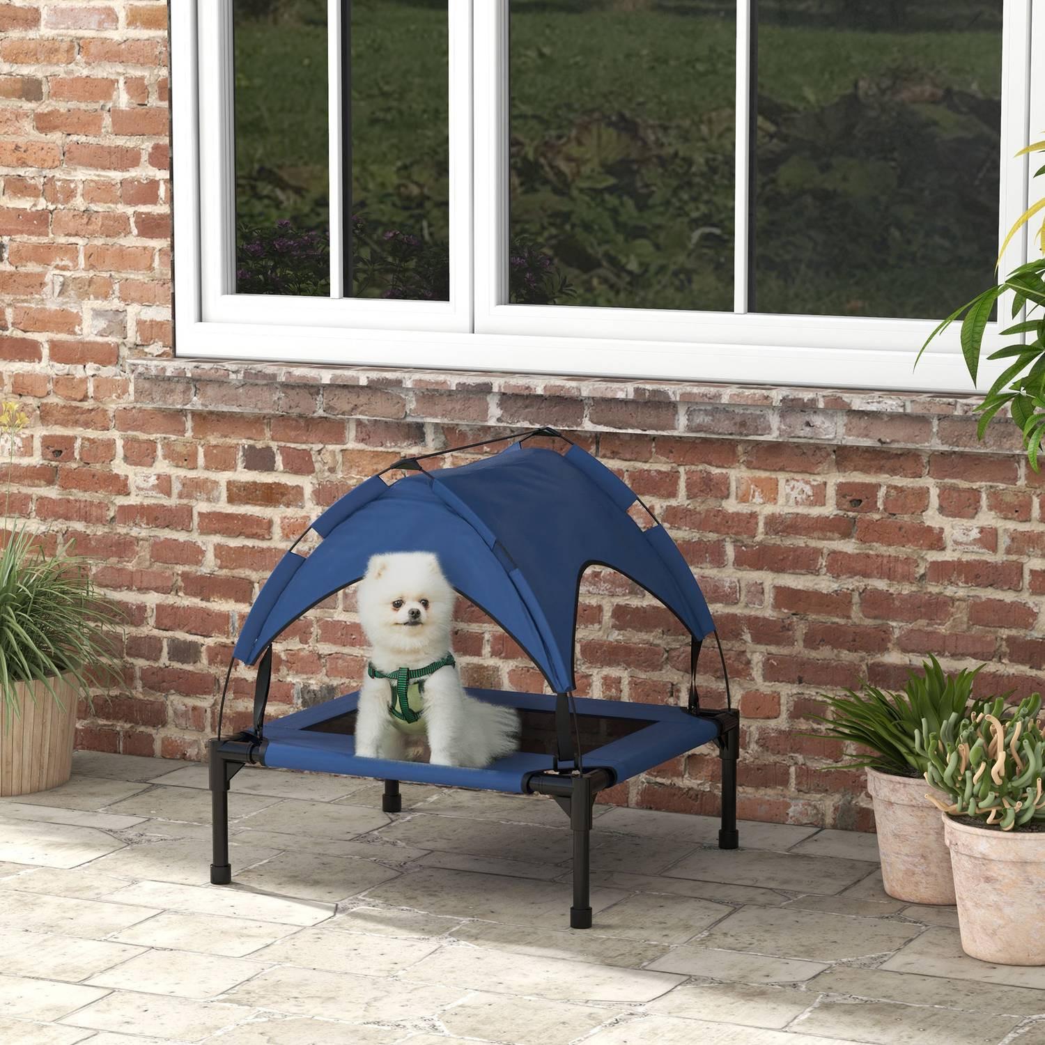 Northio Erhöhtes Hundebett mit Baldachin, Haustierbett, Outdoor Hundeliege mit Dach, Atmungsaktiv, für kleine und mittelgroße Hunde Dunkelblau Oxford 76 x 61 x 69,5 cm