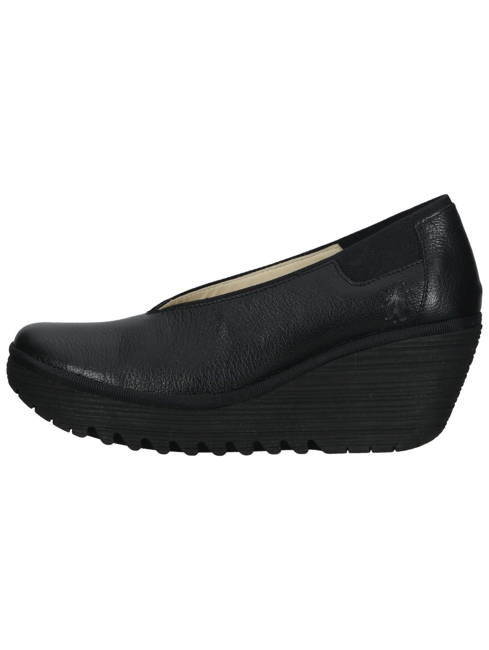 FLY London Pumps