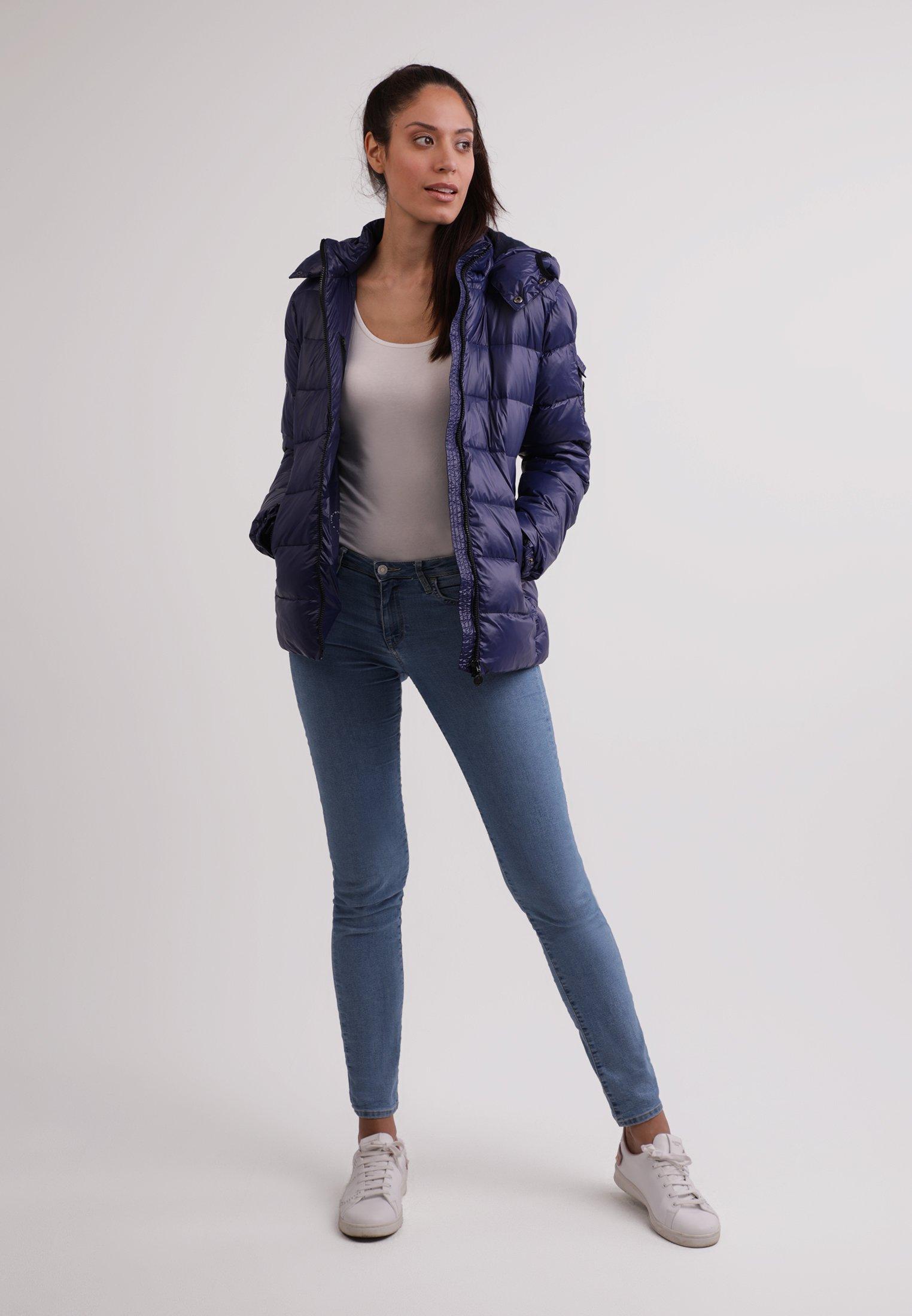 CASH-MERE.CH Daunenjacke mit Kapuze und Kaschmirfutter in glänzender Optik