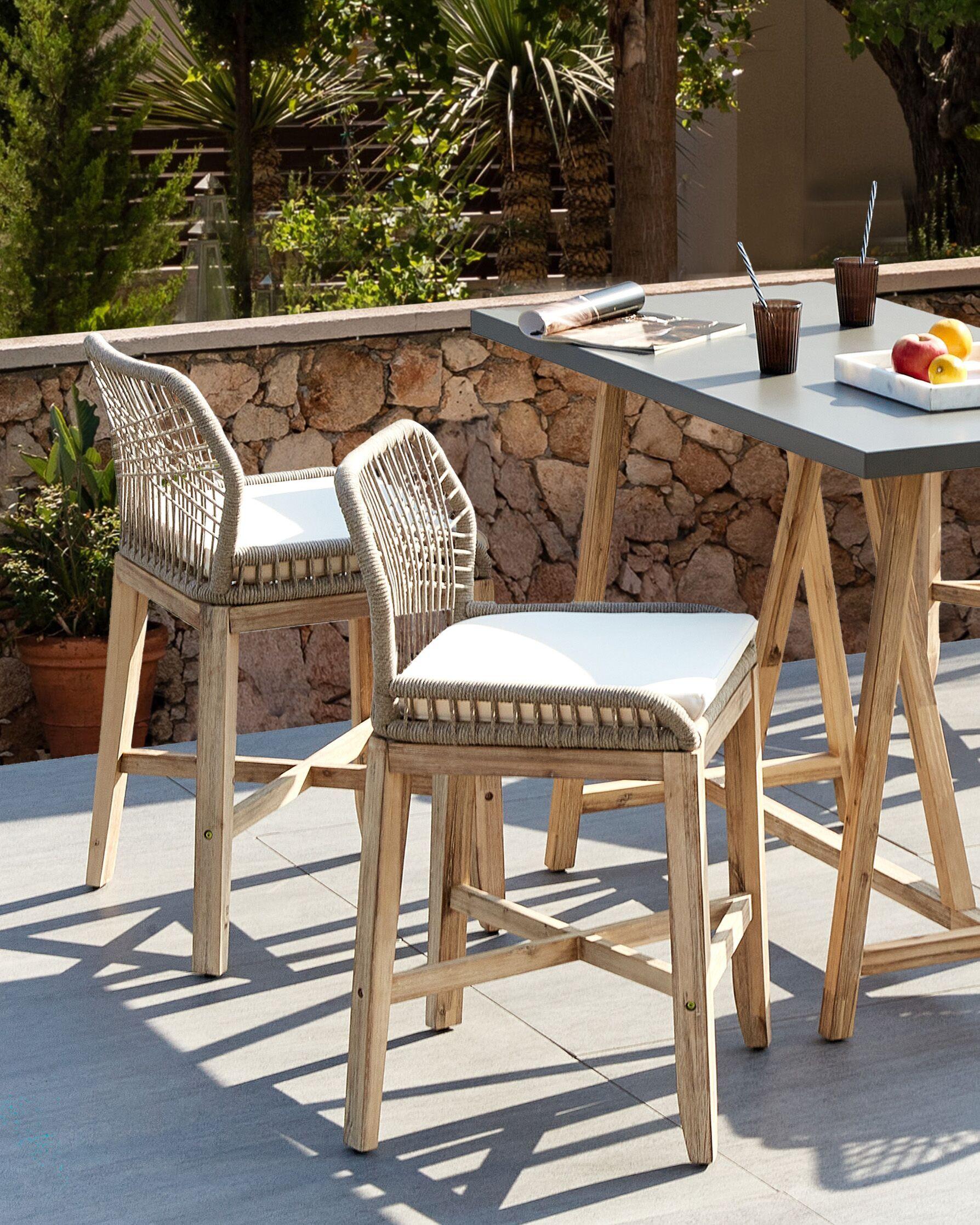 Beliani Garten-Barhocker 2er Set aus Akazienholz Boho TALAMONE