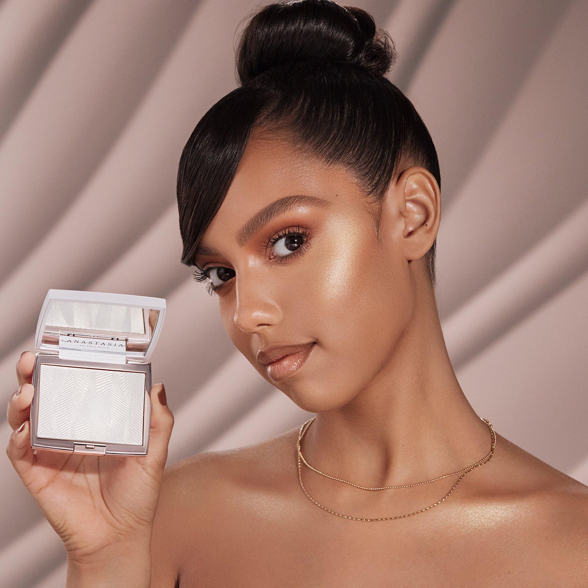 Anastasia Beverly Hills Illuminizer Highlighter