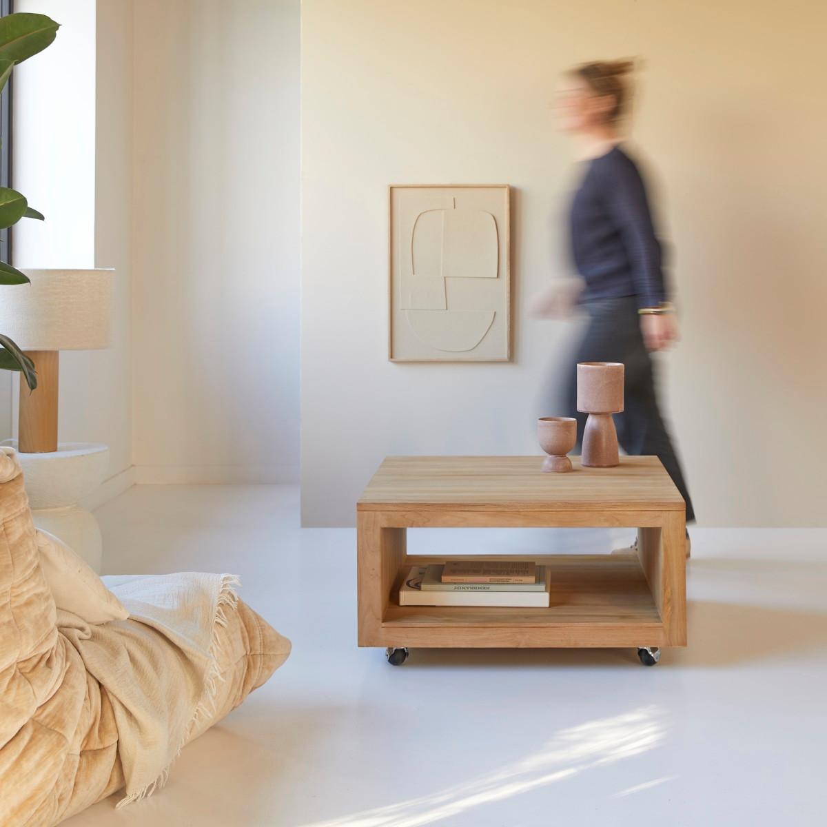 Tikamoon Quadratischer Couchtisch aus massivem Teakholz Anoa