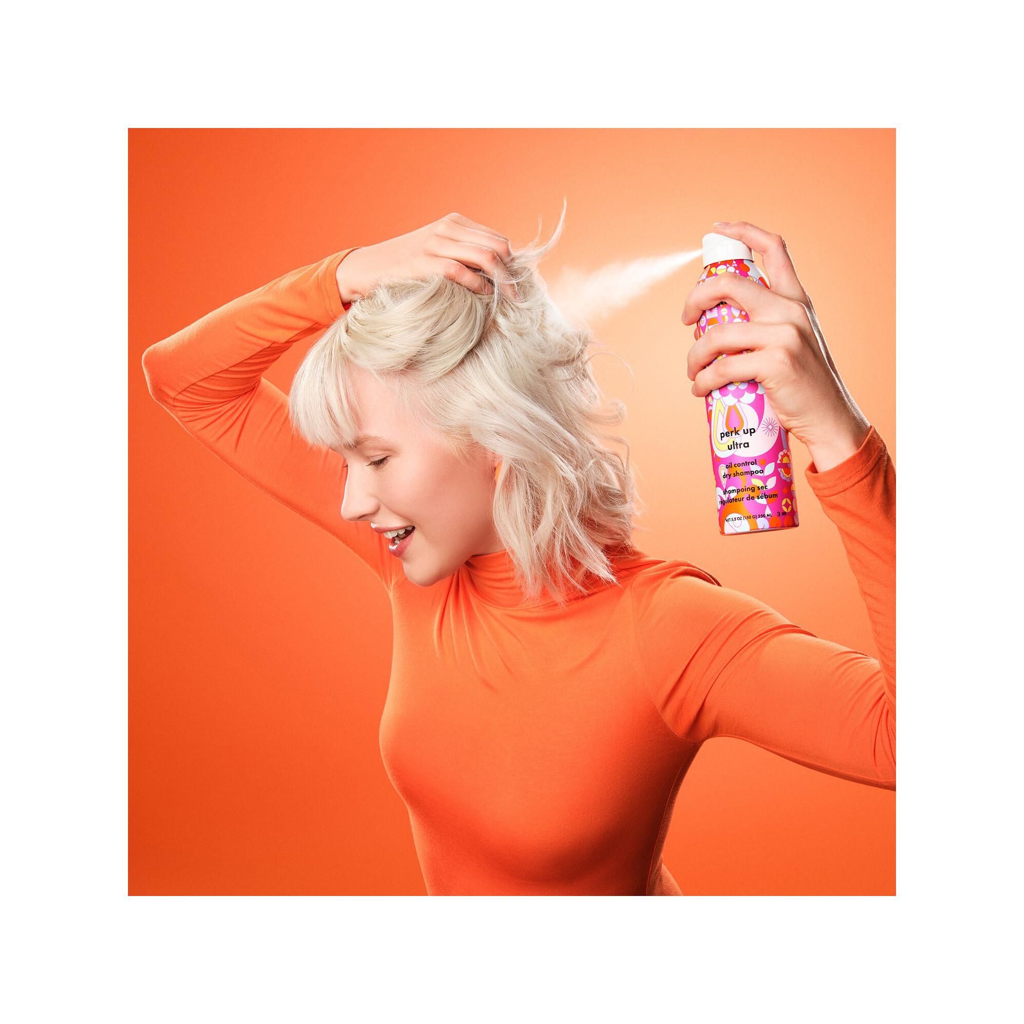 amika Perk Up Ultra - Talgregulierendes Trockenshampoo