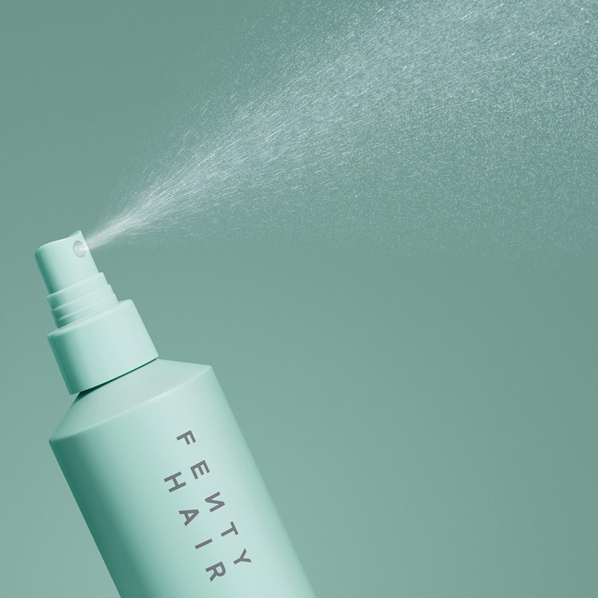 Fenty Hair The Water Boi - Reparierendes After-Shampoo-Spray ohne Ausspülen