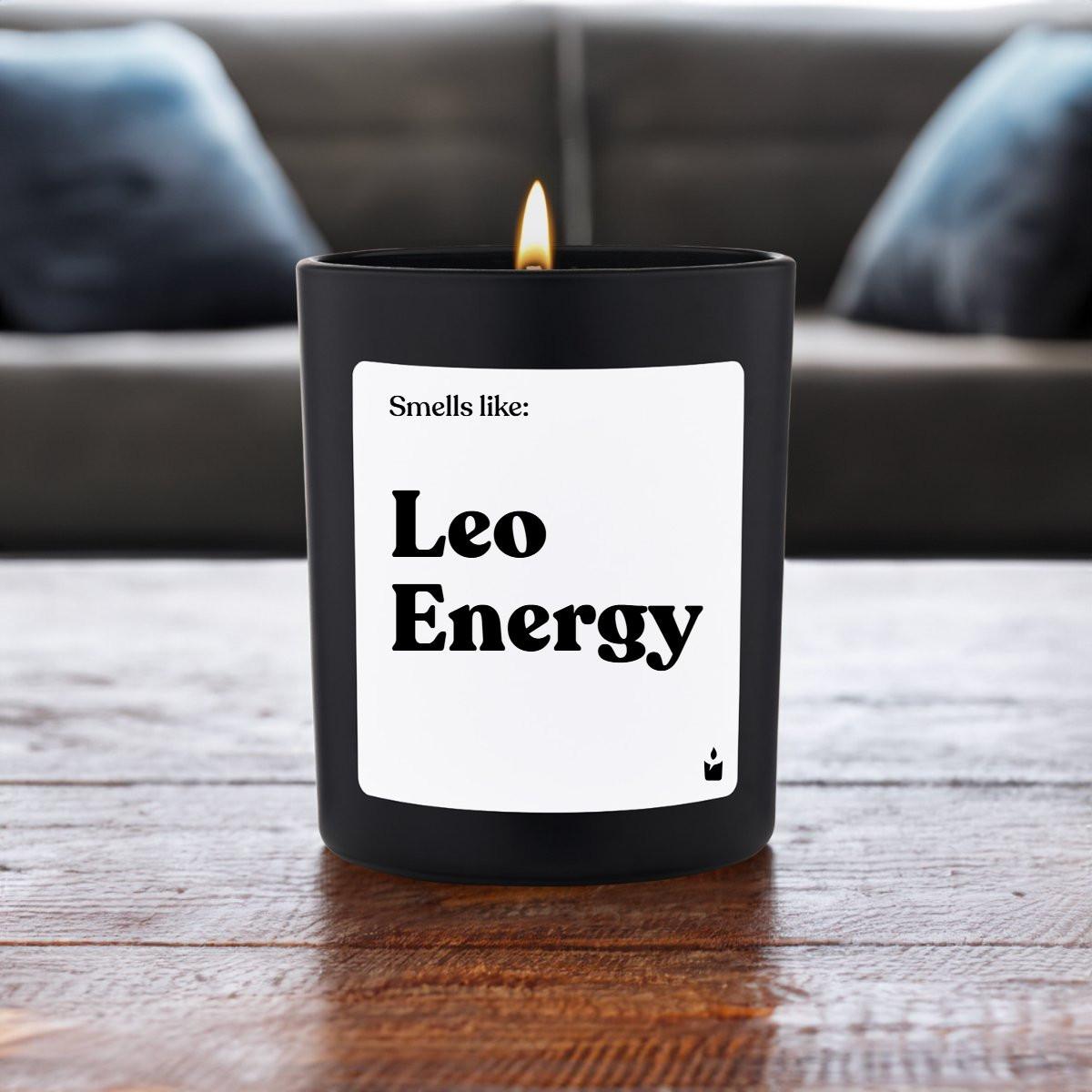CandleHand Duftkerze Woody Smells like: Leo Energy