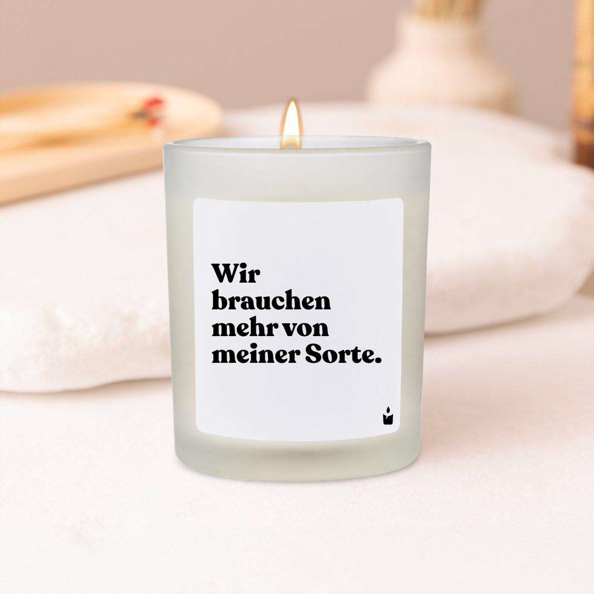 CandleHand Duftkerze Woody Wir brauchen mehr von meiner Sorte.