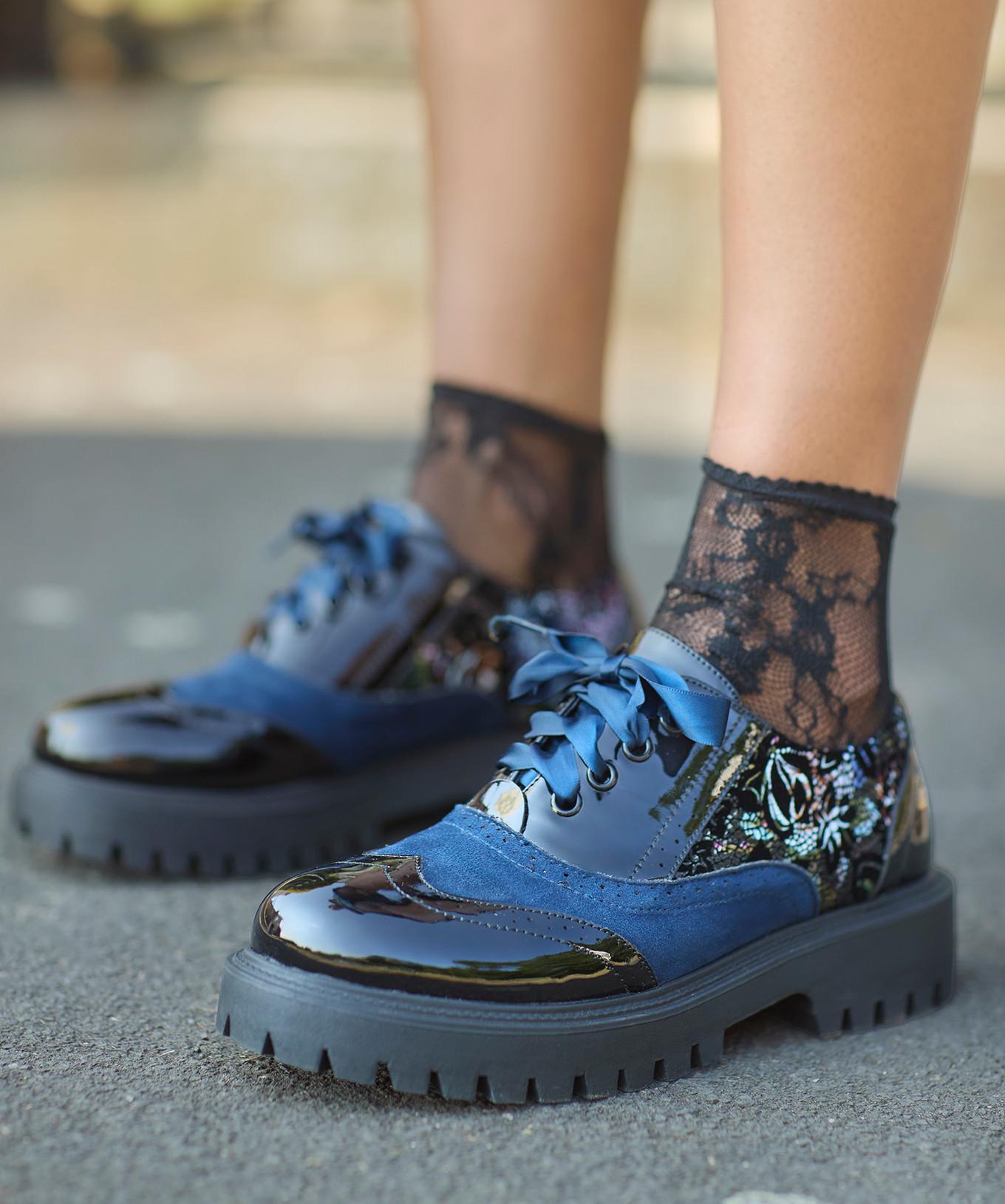 Joe Browns Brogues mit Band-Schnürung und floralen Details