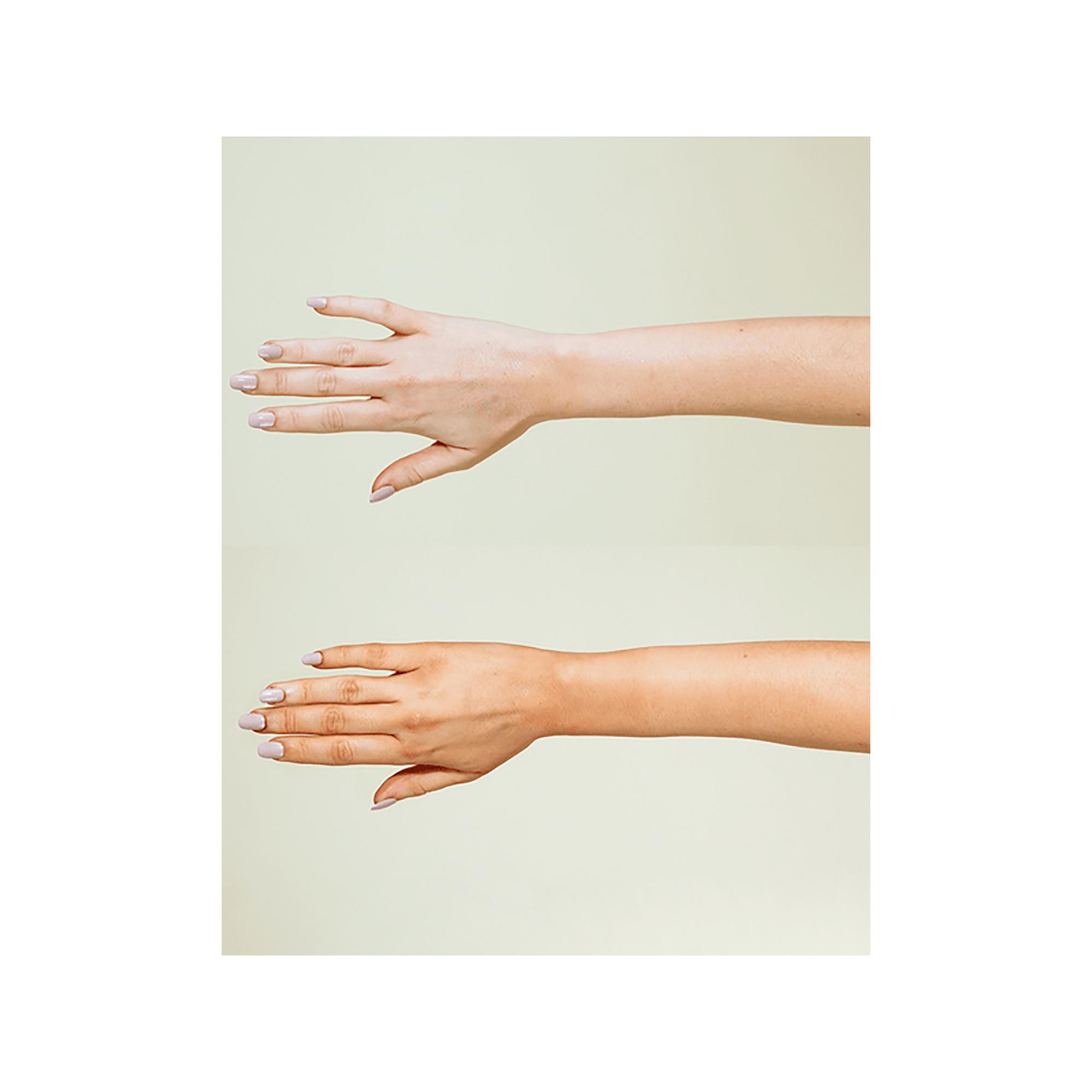 b.tan glow your own way hydrated AF - selbstbräunungsgel für gesicht und körper