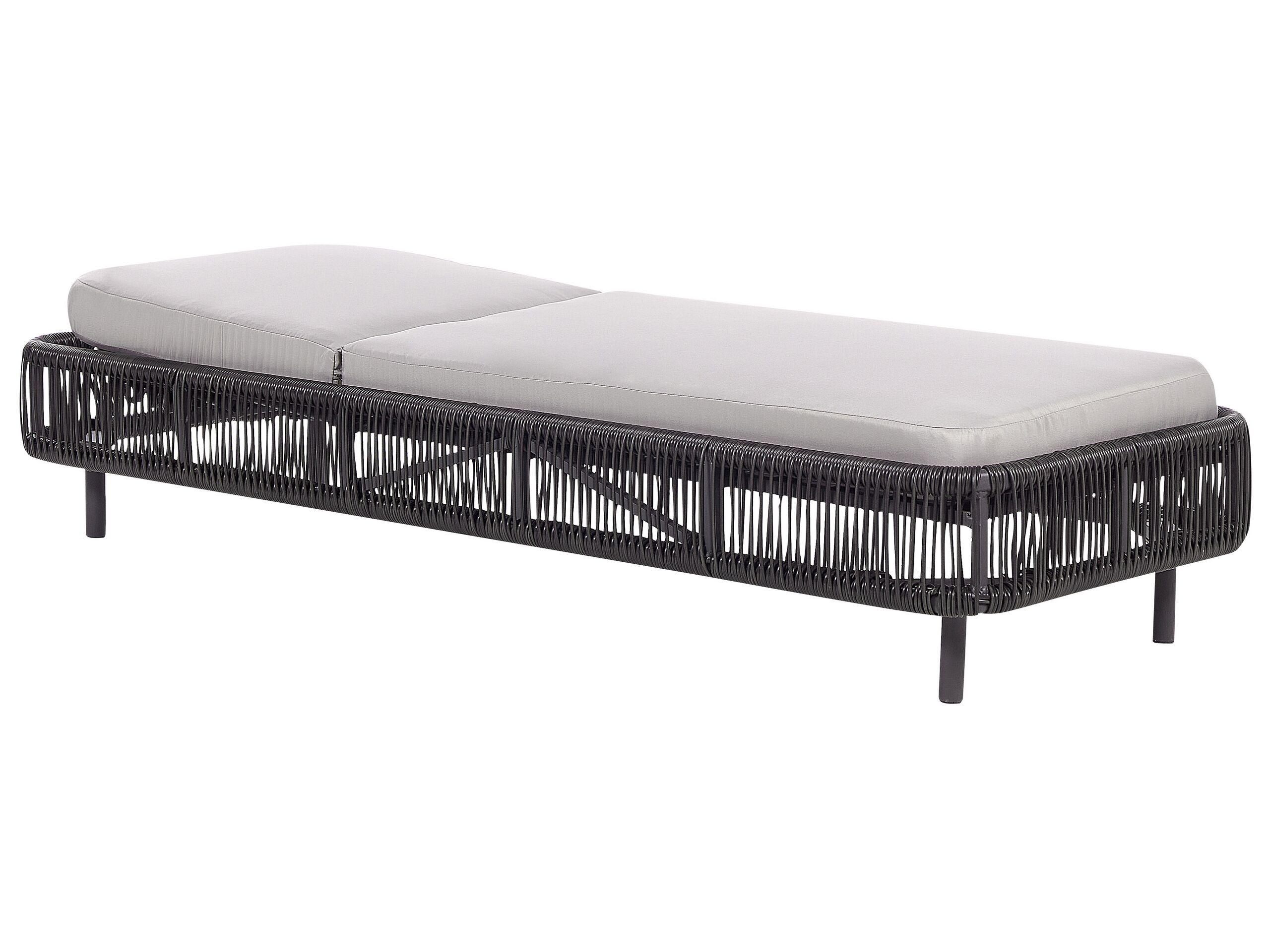 Beliani Sonnenliege mit Kissen aus PE Rattan Boho OSINI