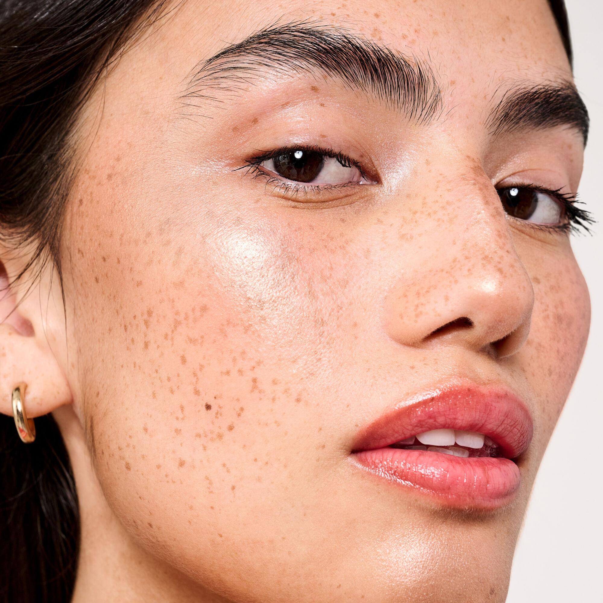 benefit Glow-la-la - Samtig schimmernder Highlighter