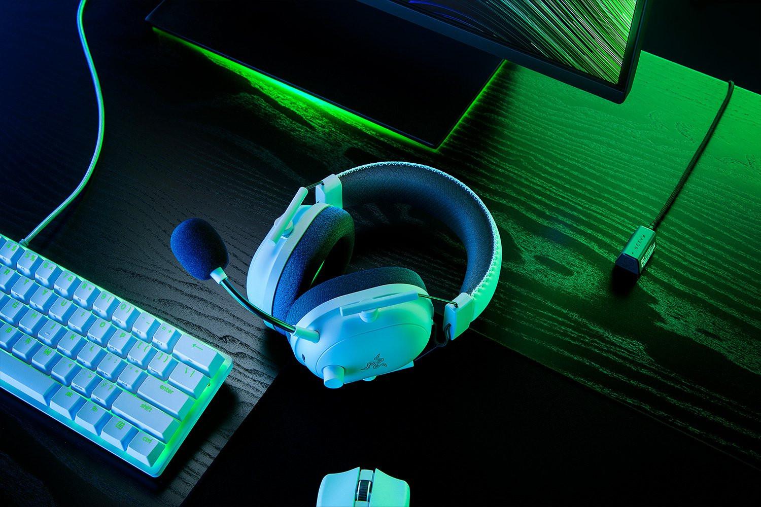 RAZER BlackShark V2 Pro Kopfhörer Kabellos Kopfband Gaming Bluetooth Weiß