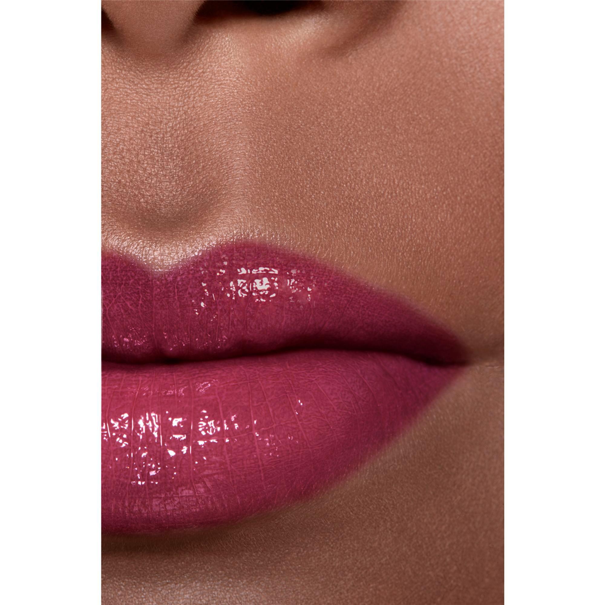 CHANEL ROUGE COCO FLASH colour, shine, intensity in a flash