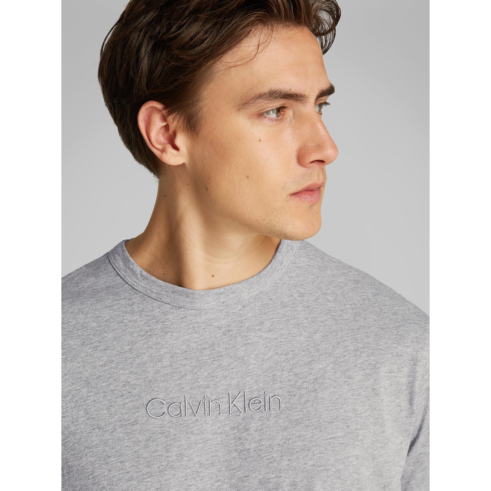 Calvin Klein T-Shirt mit geprägtem Logo