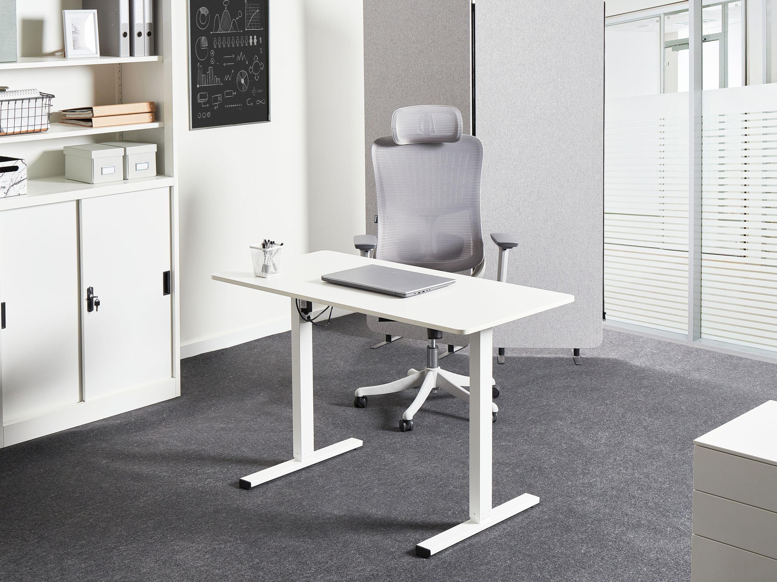 Beliani Schreibtisch elektrisch höhenverstellbar aus Faserplatte Modern TAVARES