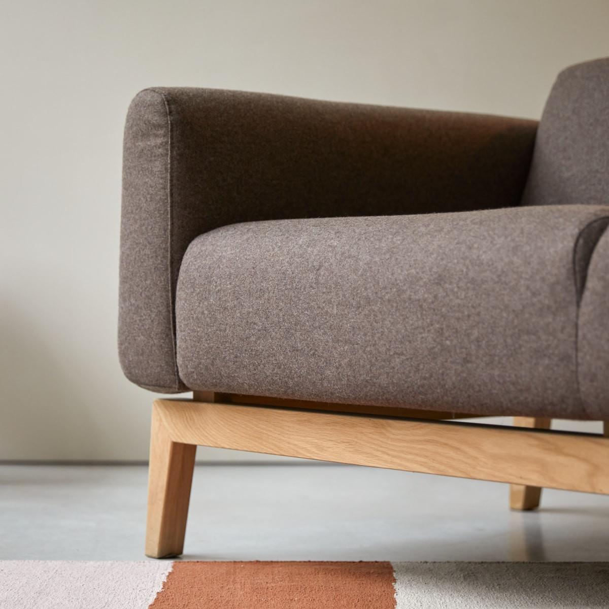 Tikamoon 3-Sitzer-Sofa mit massivem Eichenholzgestell undem Stoffbezug Bjorn