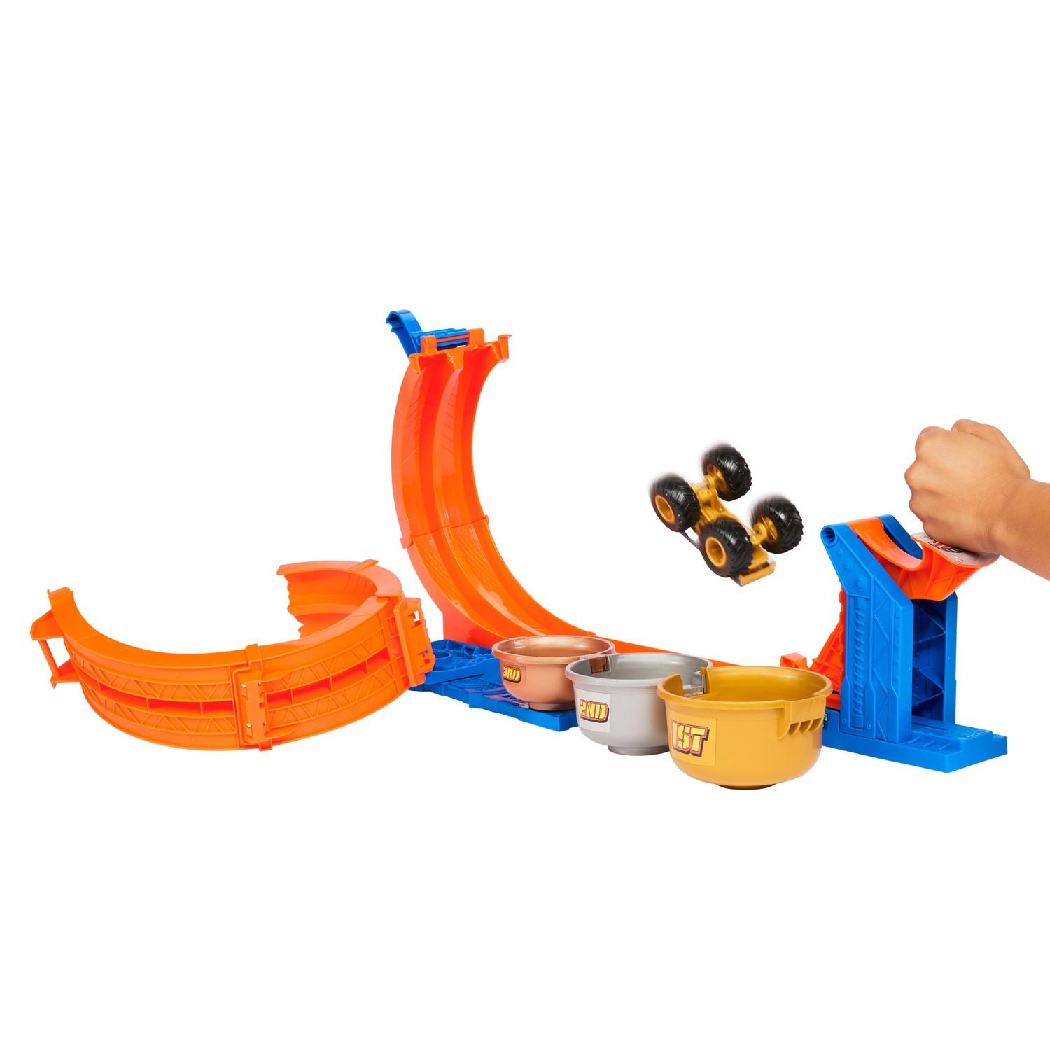 Hot Wheels Monster Trucks Loop & Flip Bigfoot (1:64)