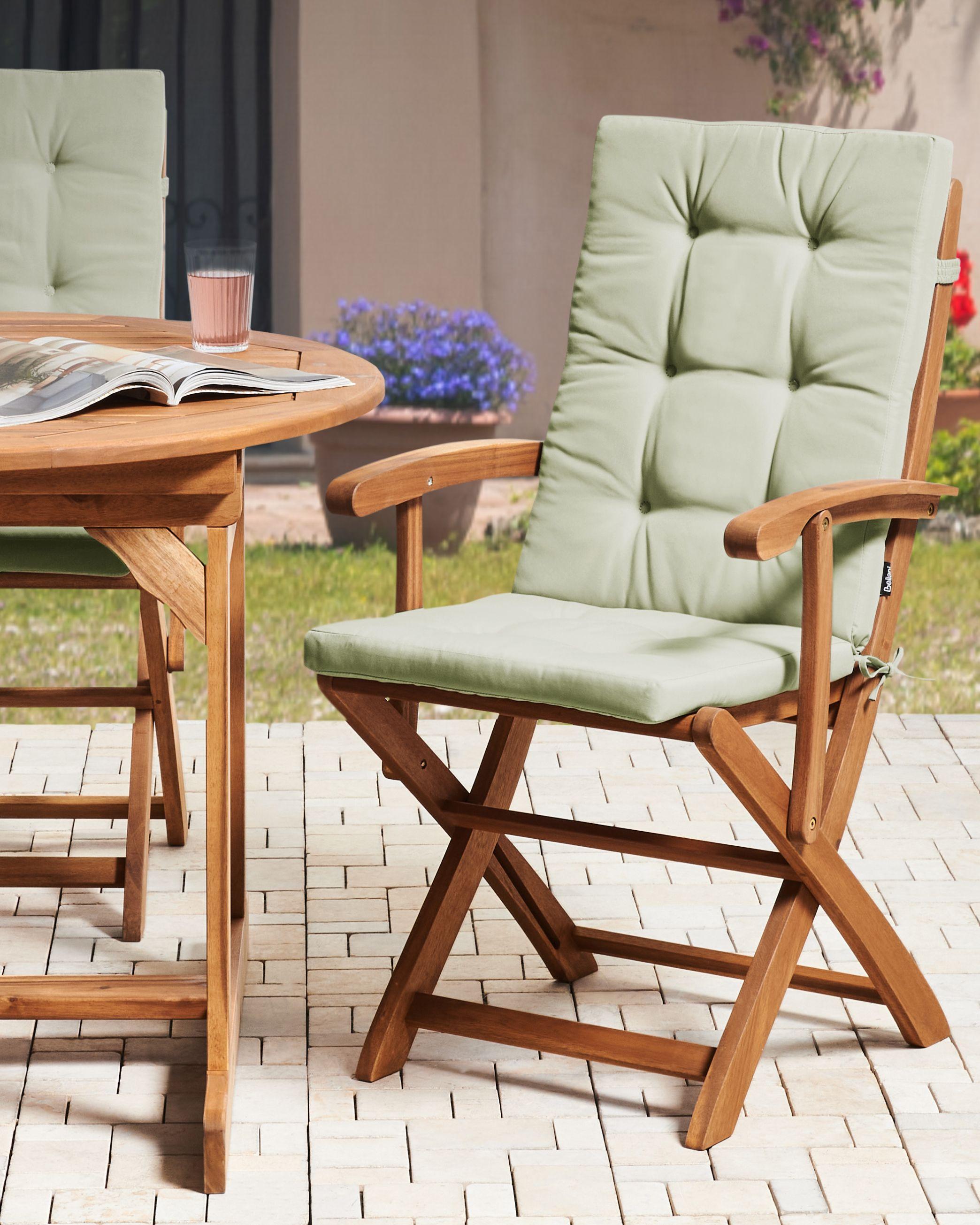 Beliani Set mit 2 Stühlen und Sitzkissen aus Akazienholz Rustikal MAUI PREMIUM
