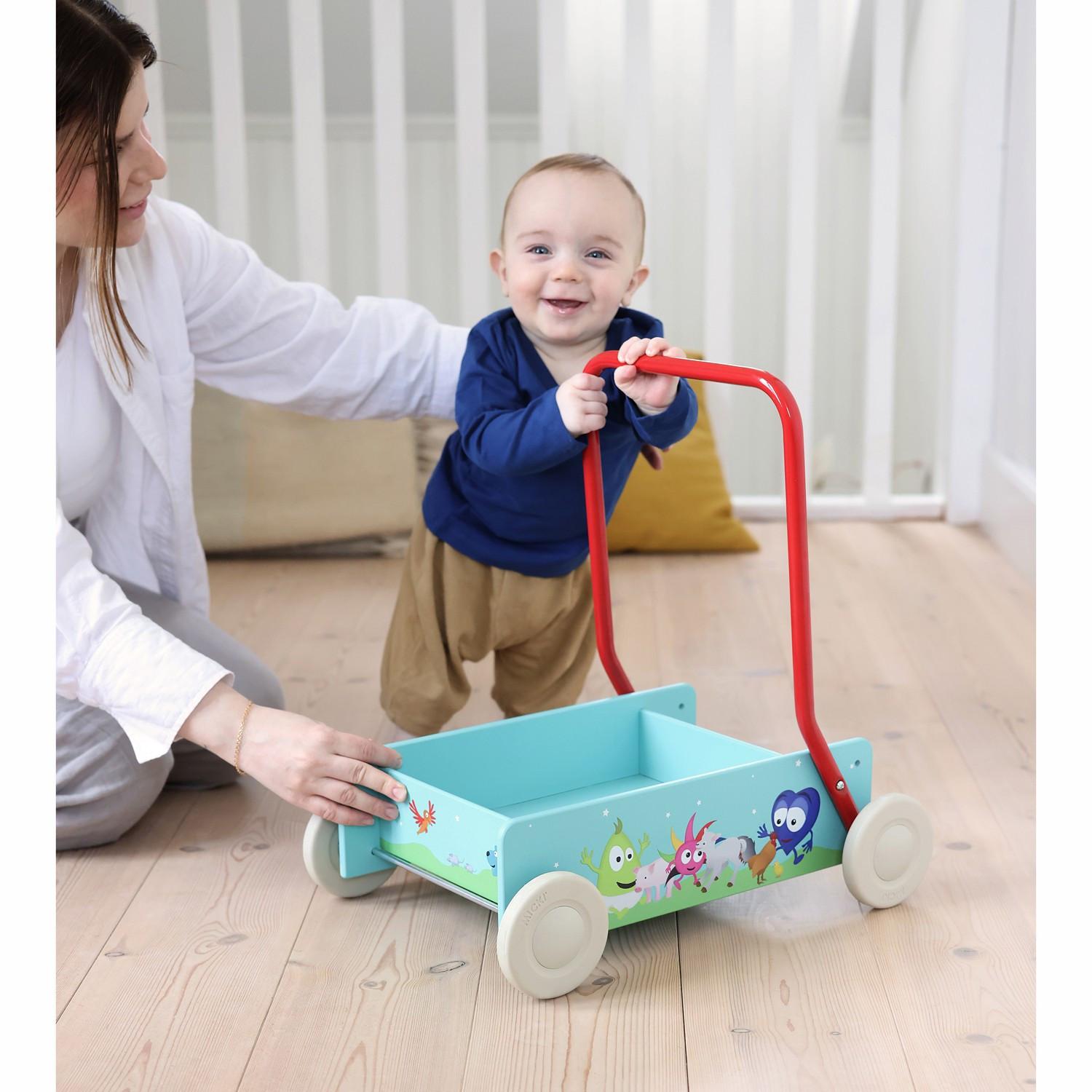 Babblarna Der Schwätzer lernt das Laufen im Kinderwagen