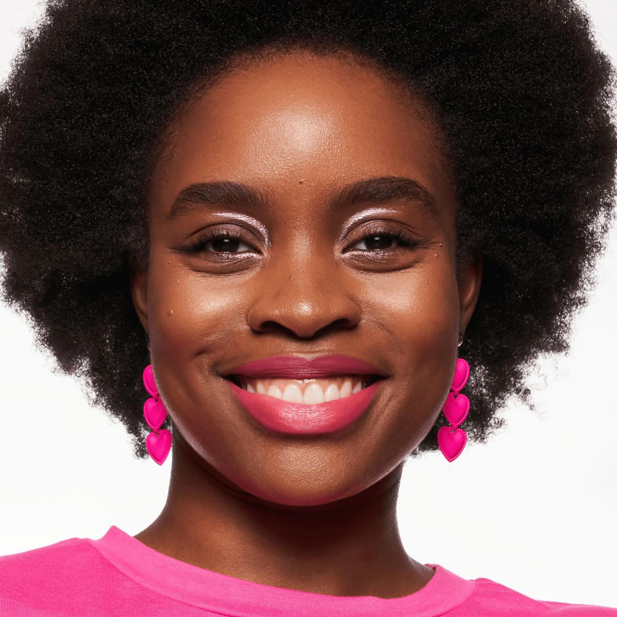 essence Skin Tint Hydrating Natural Finish