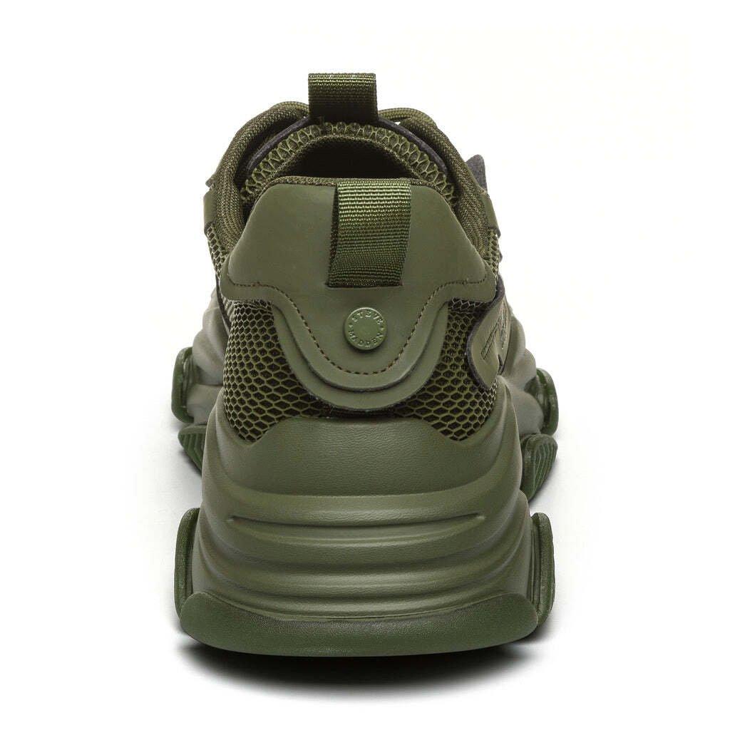 STEVE MADDEN sneakers possess