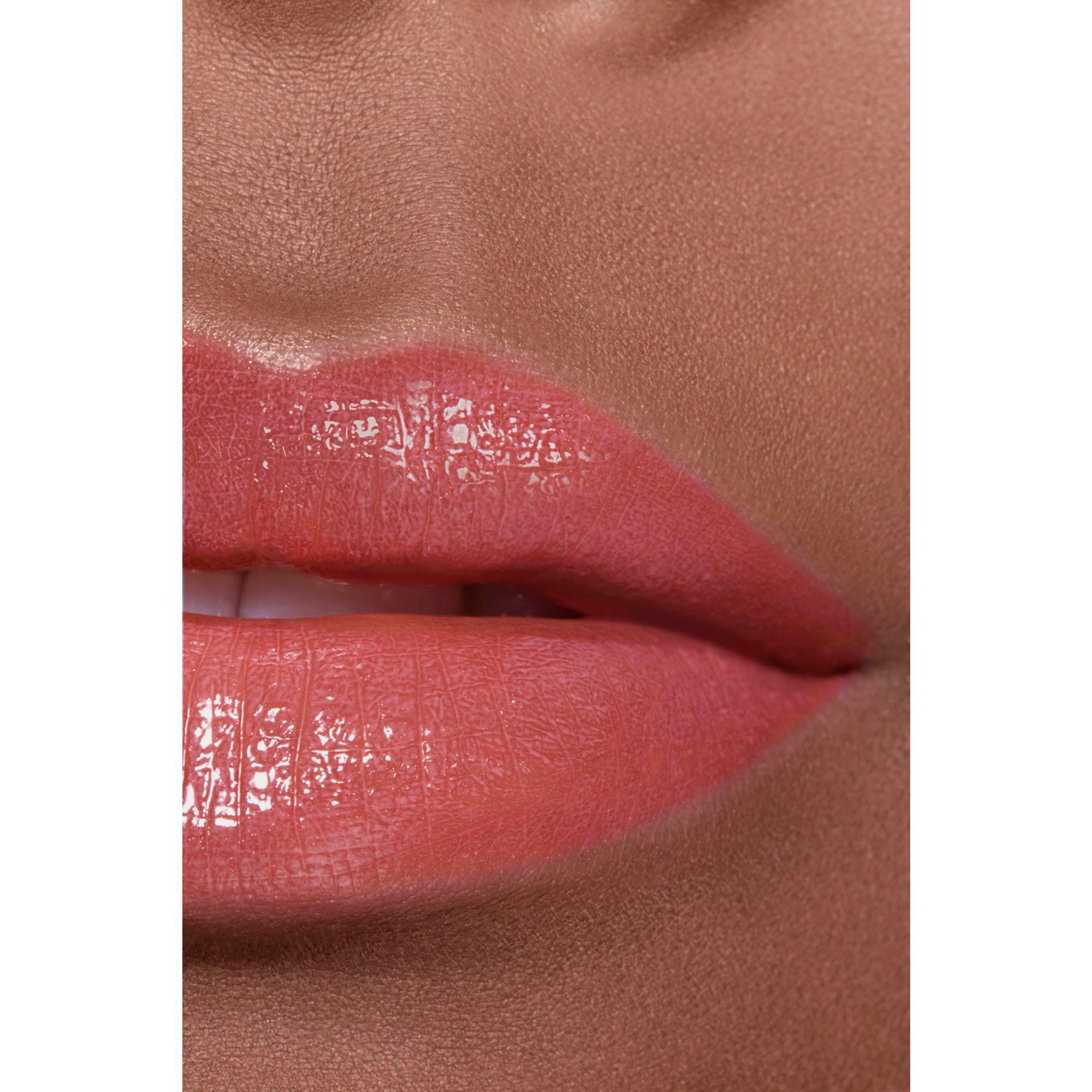 CHANEL ROUGE COCO FLASH colour, shine, intensity in a flash