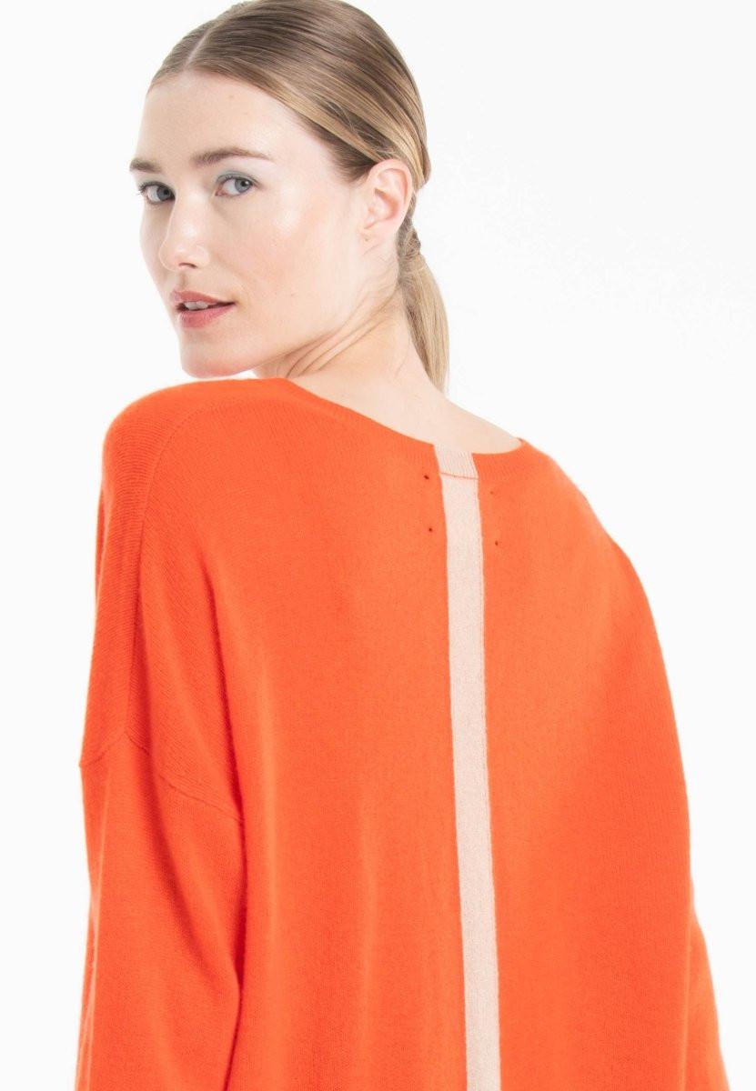 Studio Cashmere8 Pullover mit V-Ausschnitt und farbigem Streifen auf der Rückseite - 100 % Kaschmir NAMI 23