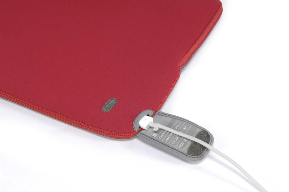 TUCANO Sleeve Charge Up für Apple MacBook Pro 17