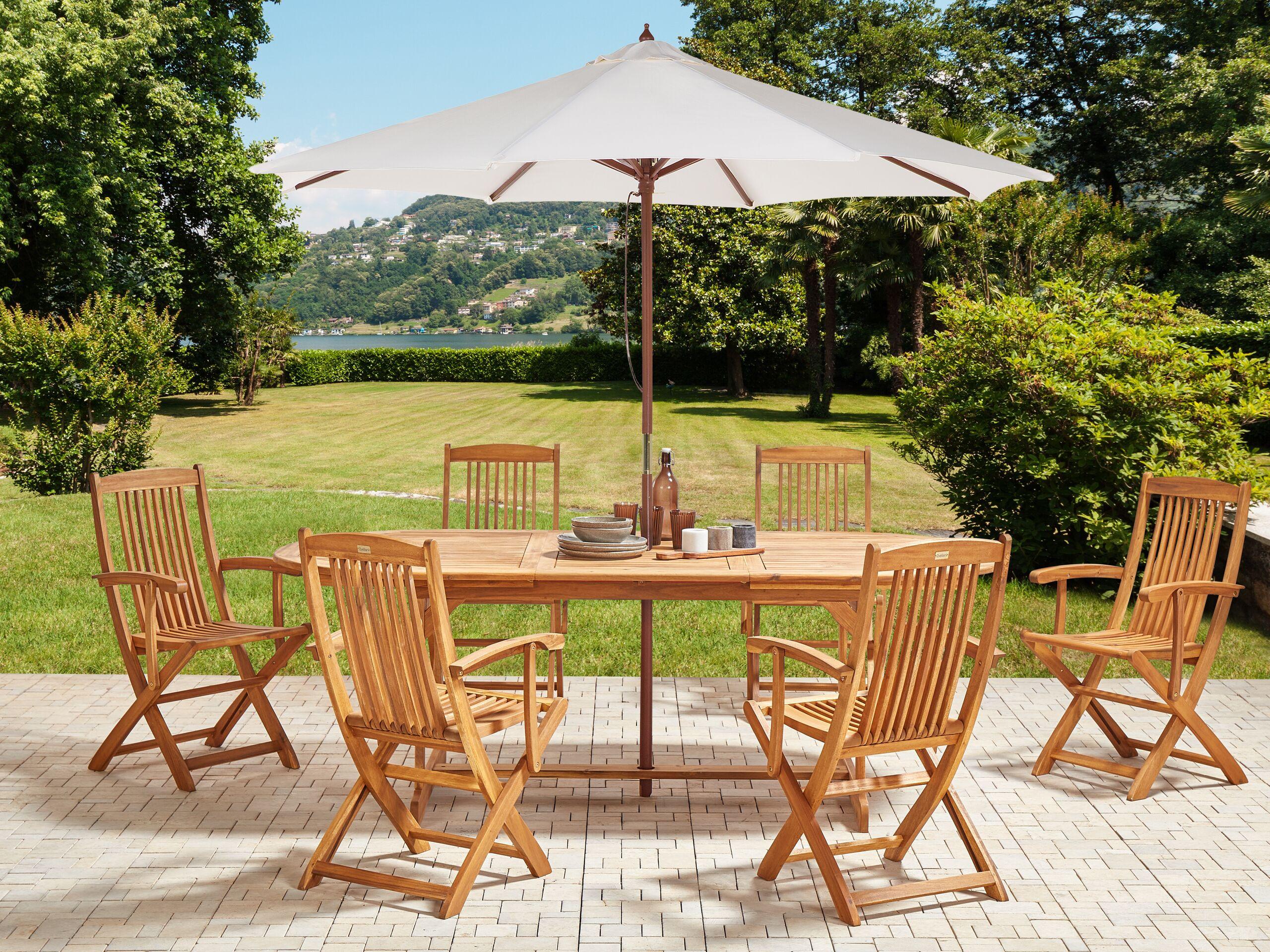 Beliani Gartentisch Set mit Schirm aus Akazienholz Klassisch MAUI II