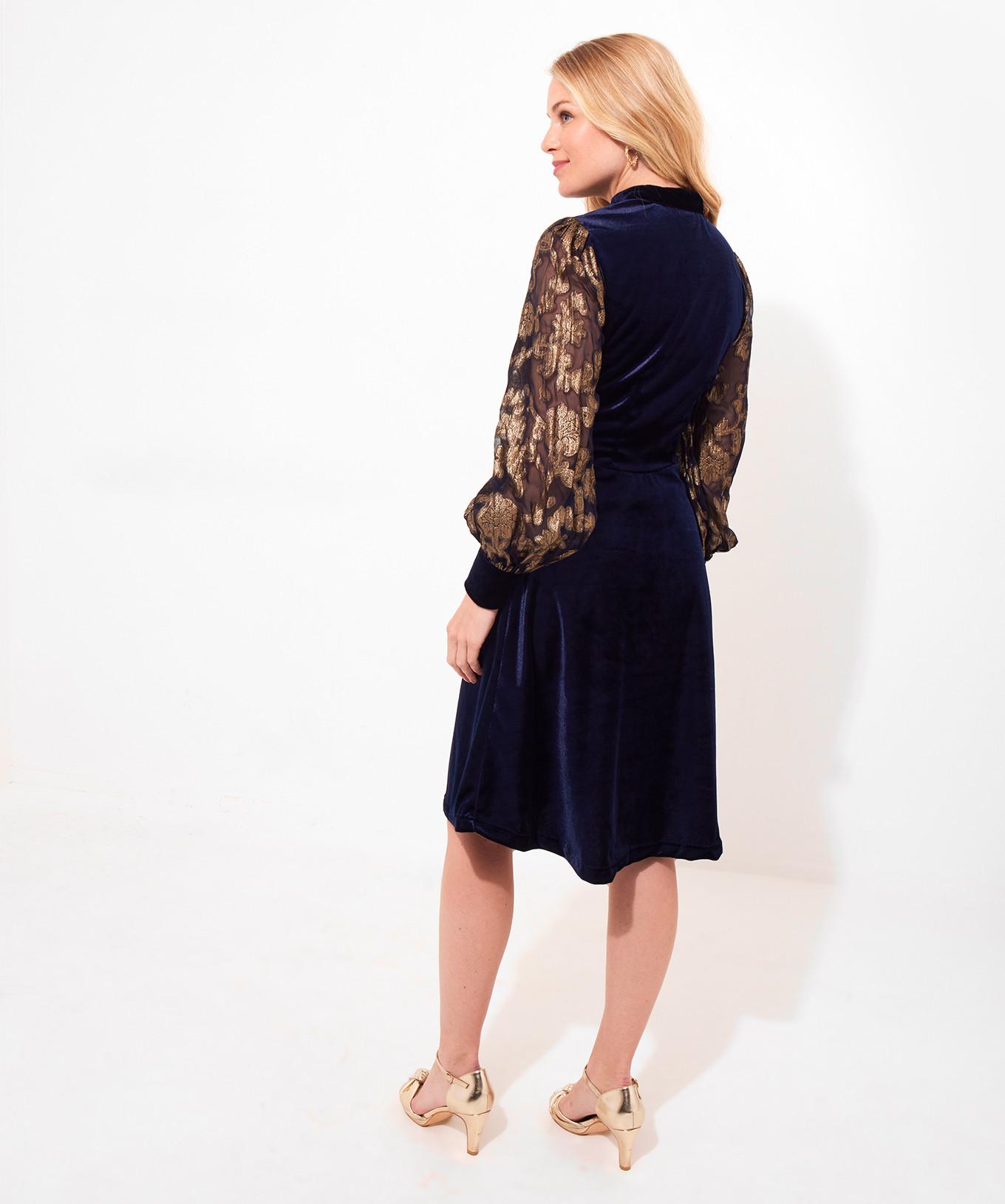 Joe Browns Velours Kleid mit bestickten Ärmeln
