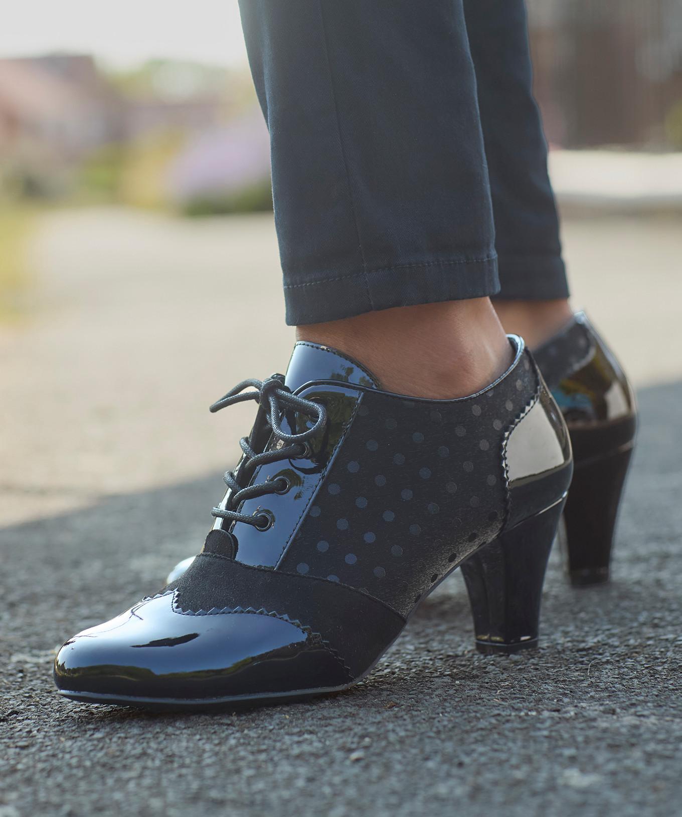Joe Browns Schnürschuhe mit Polka-Dot-Details