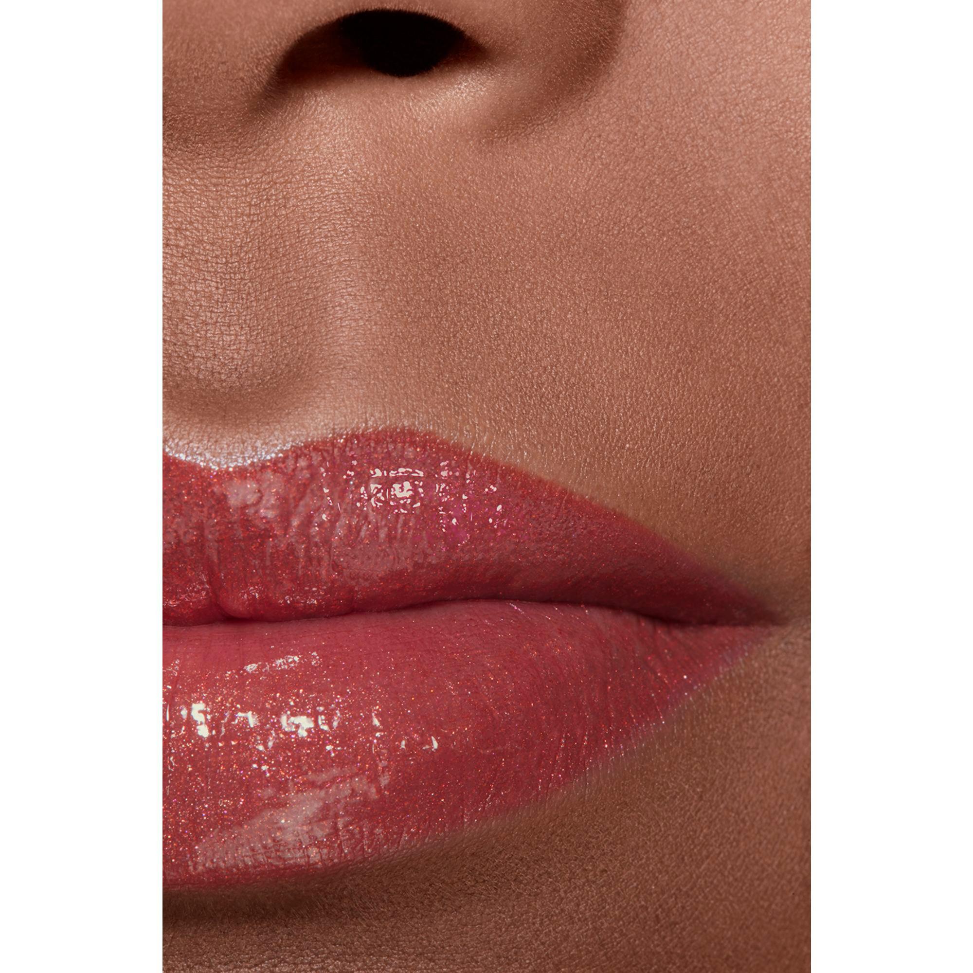 CHANEL ROUGE COCO FLASH colour, shine, intensity in a flash