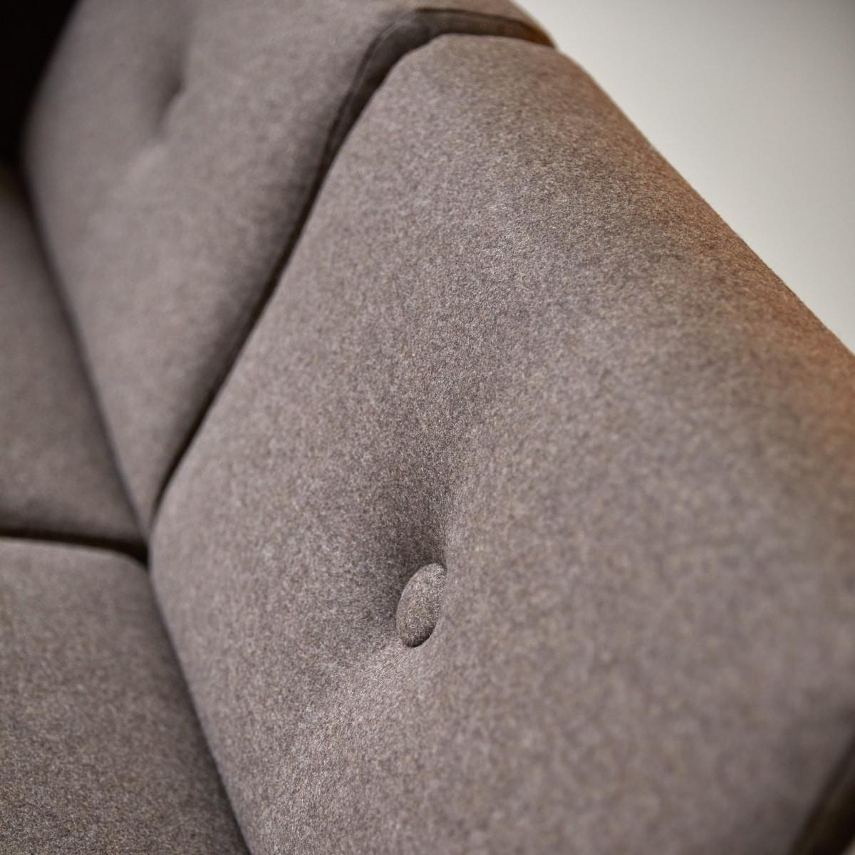 Tikamoon 3-Sitzer-Sofa mit massivem Eichenholzgestell undem Stoffbezug Bjorn