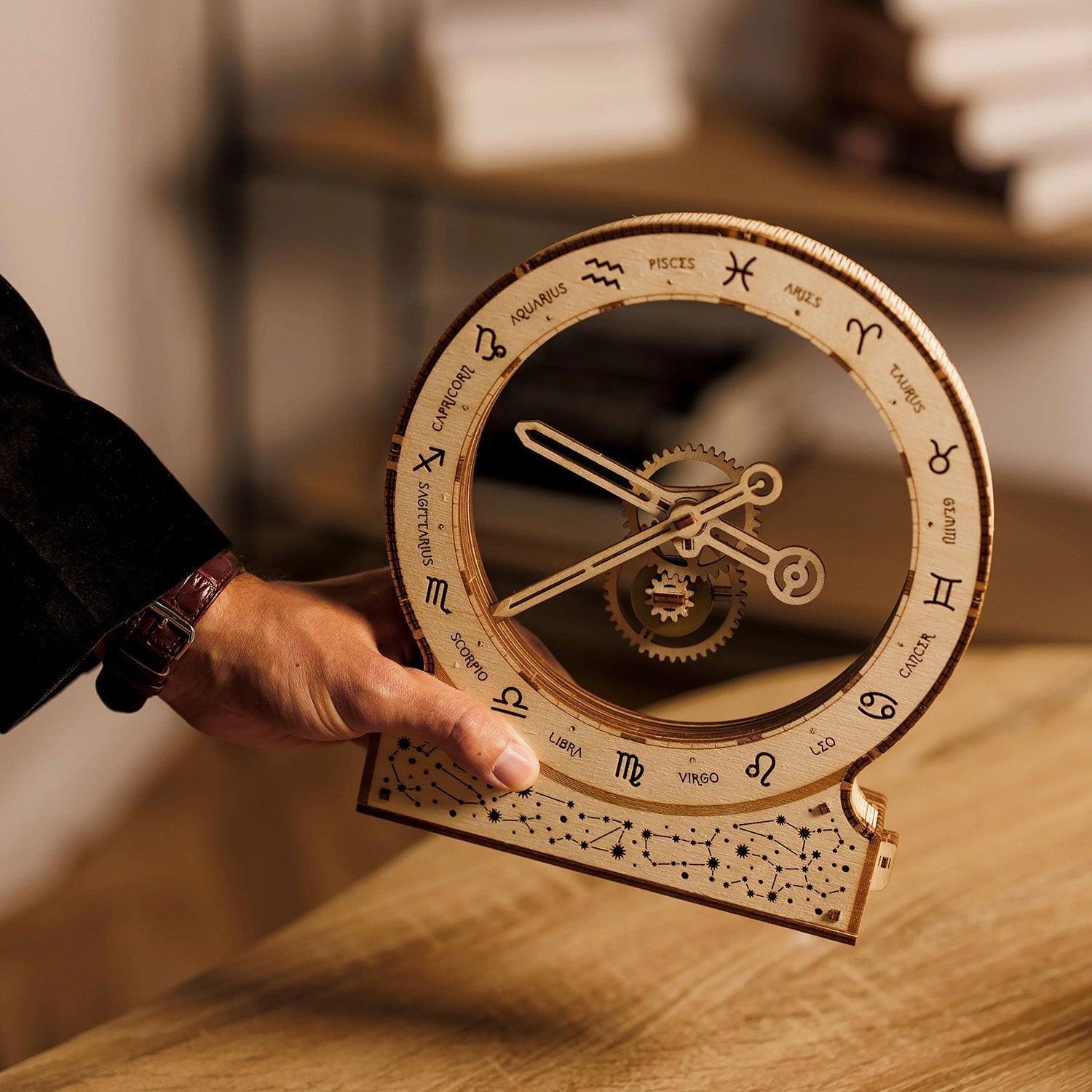 Wood Trick Bausatz Kinetic Clock: Zodiac (157Teile)