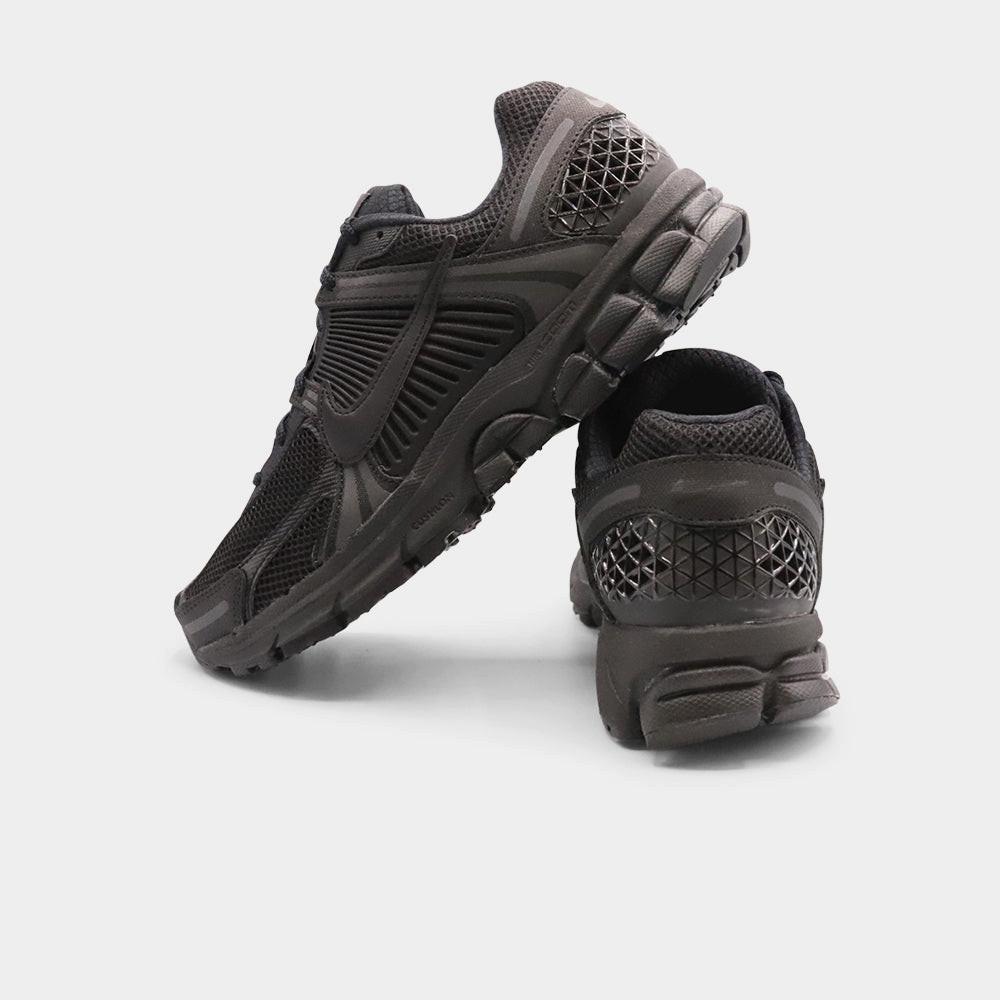 NIKE Zoom Vomero 5 - Black