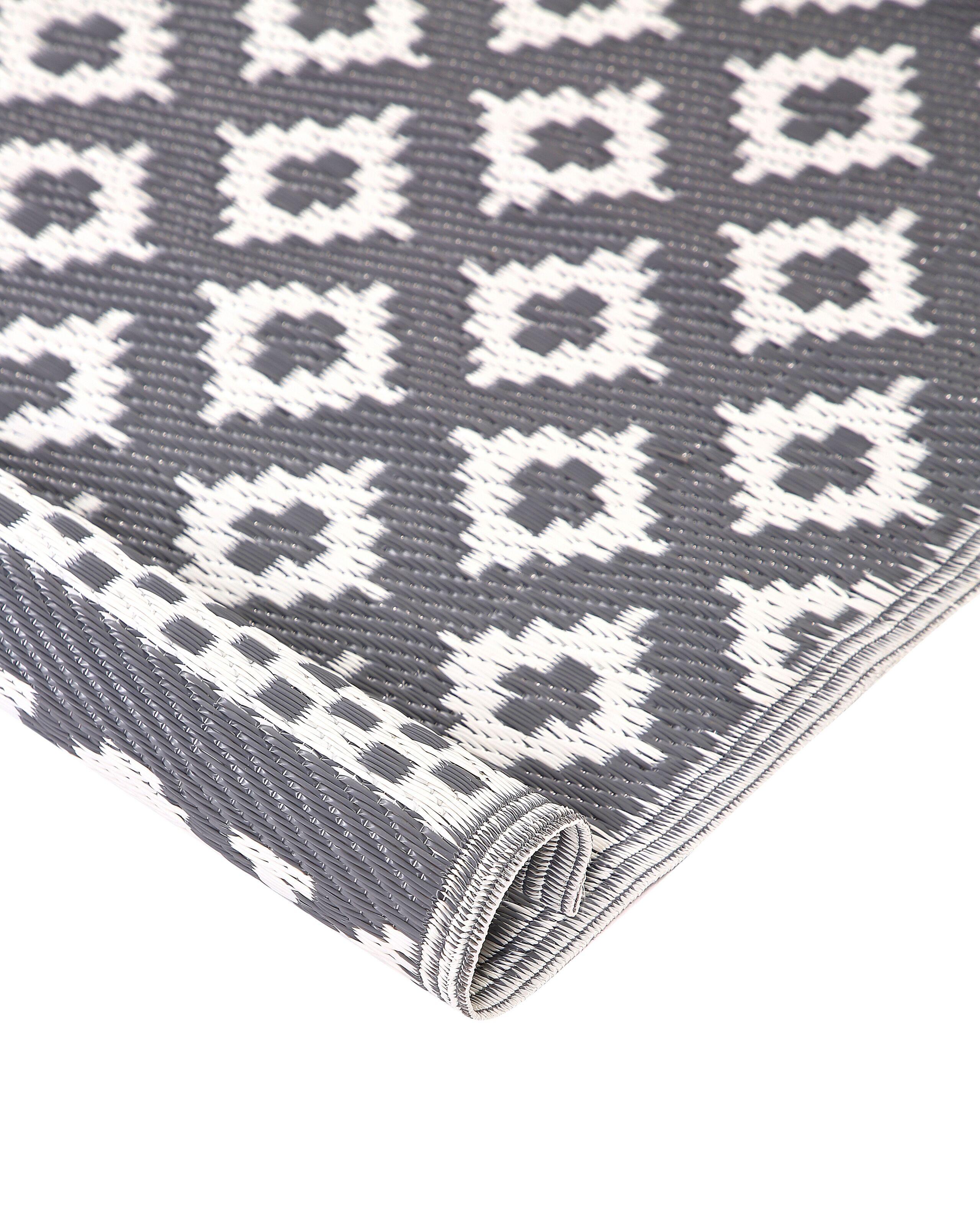 Beliani Outdoorteppich aus Polypropylen Modern THANE