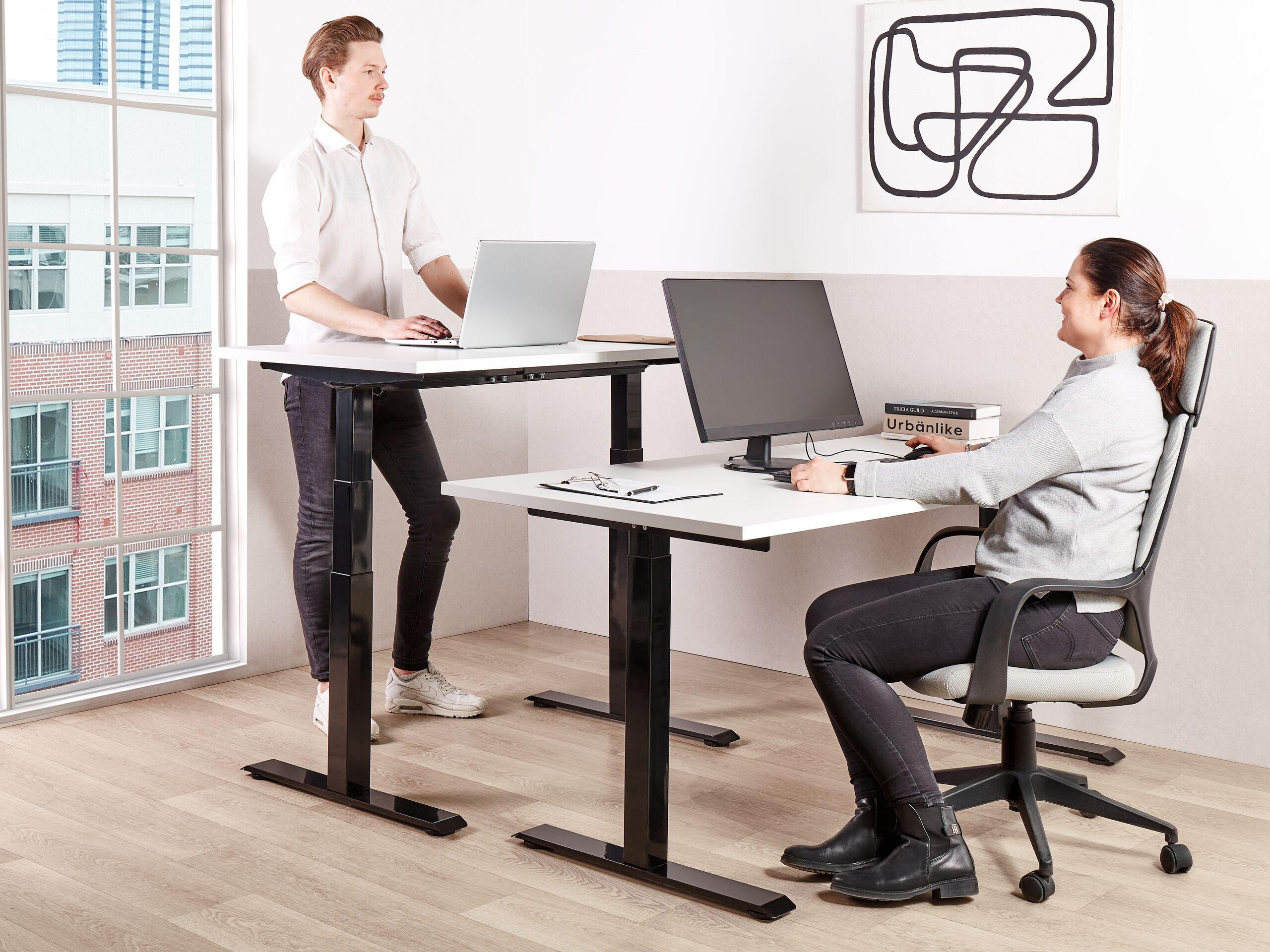 Beliani Schreibtisch manuell höhenverstellbar aus Faserplatte Modern DESTINES