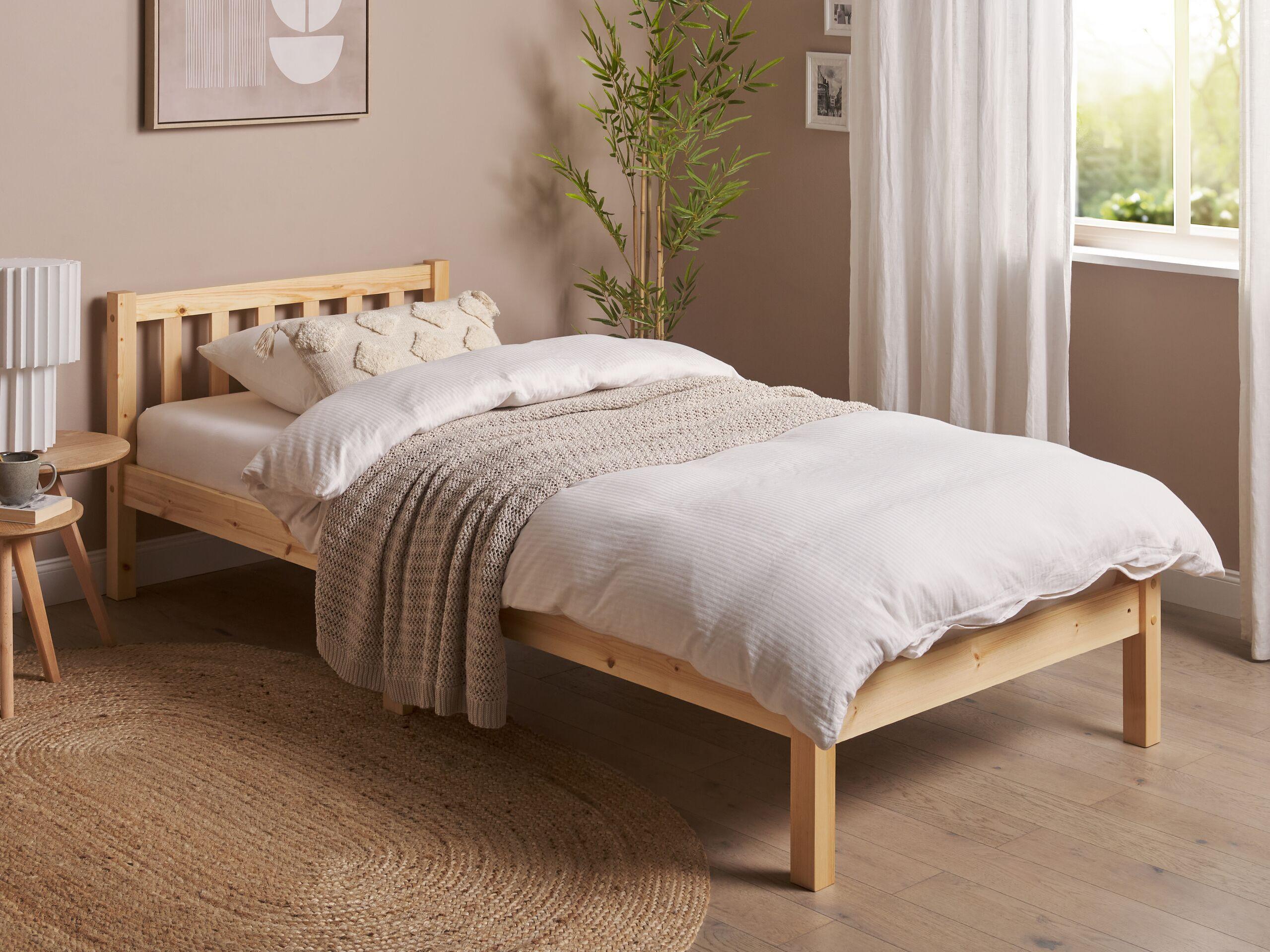 Beliani Bett mit Lattenrost aus Kiefernholz Skandinavisch FLORAC