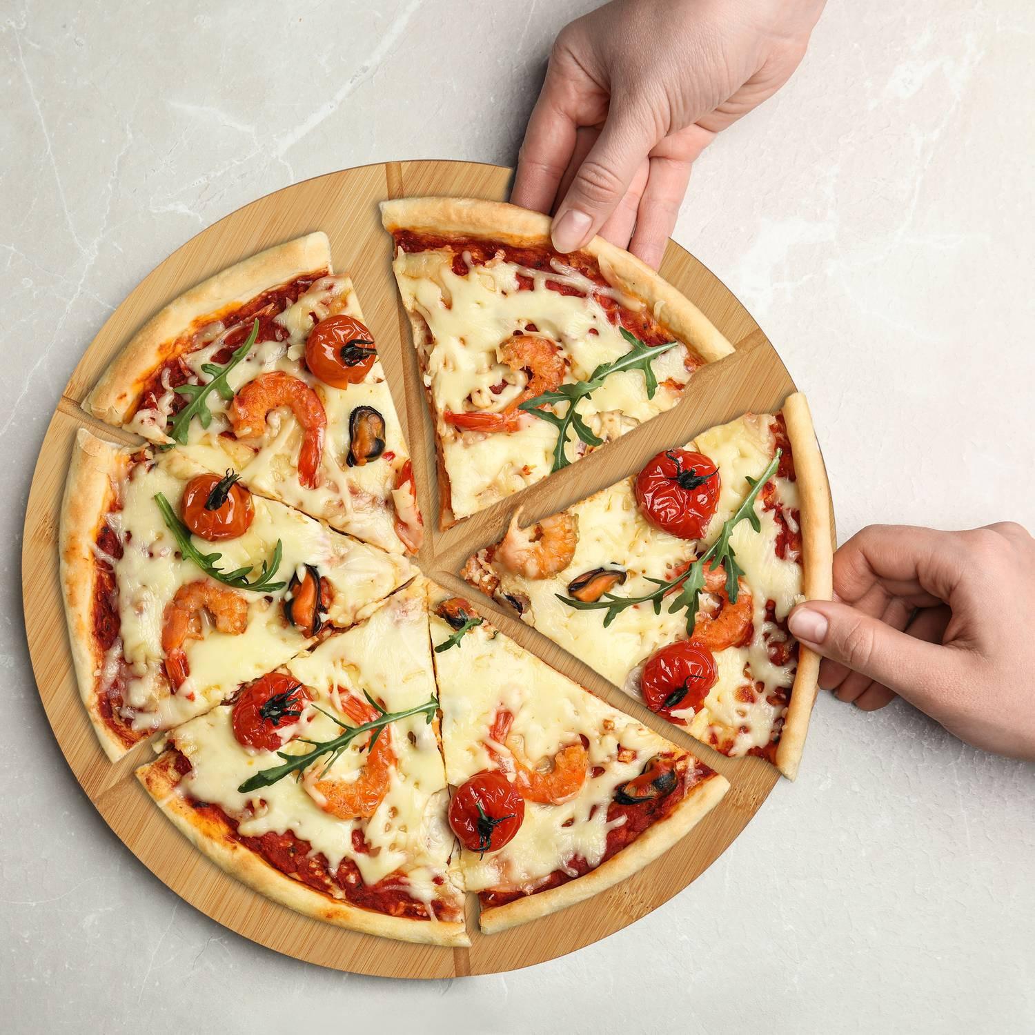 B2X Pizzabrett aus Bambus, 2 Stück, mit Backpapier